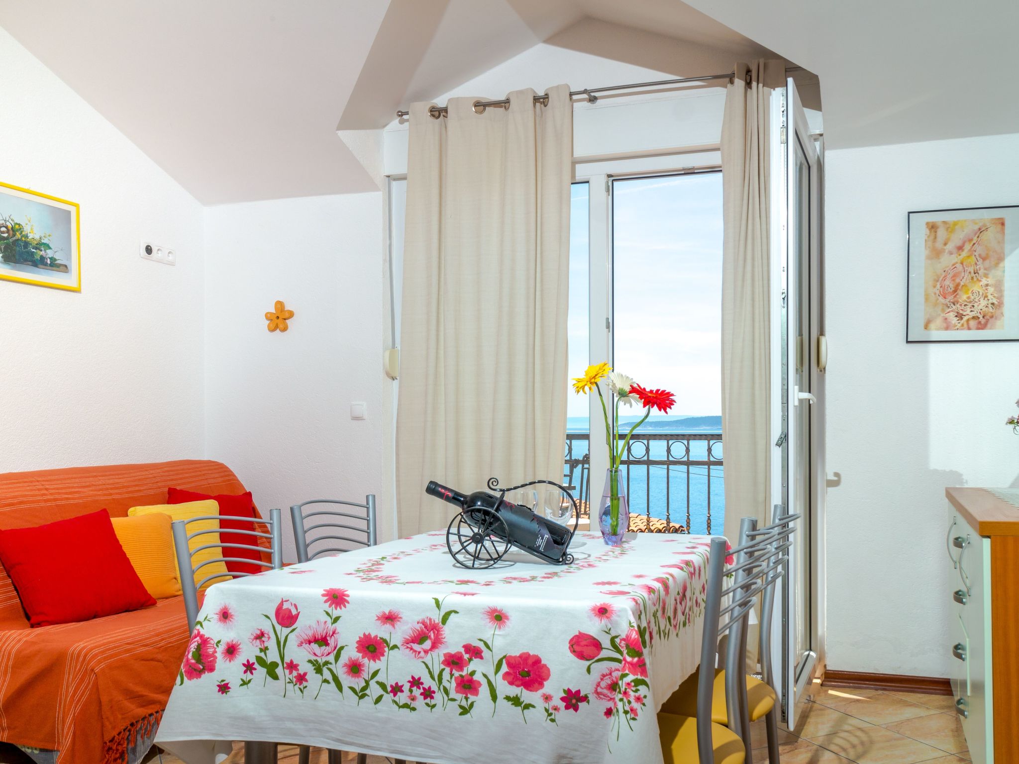 Wohnung im zweiten Stock mit Balkonen-Binnen