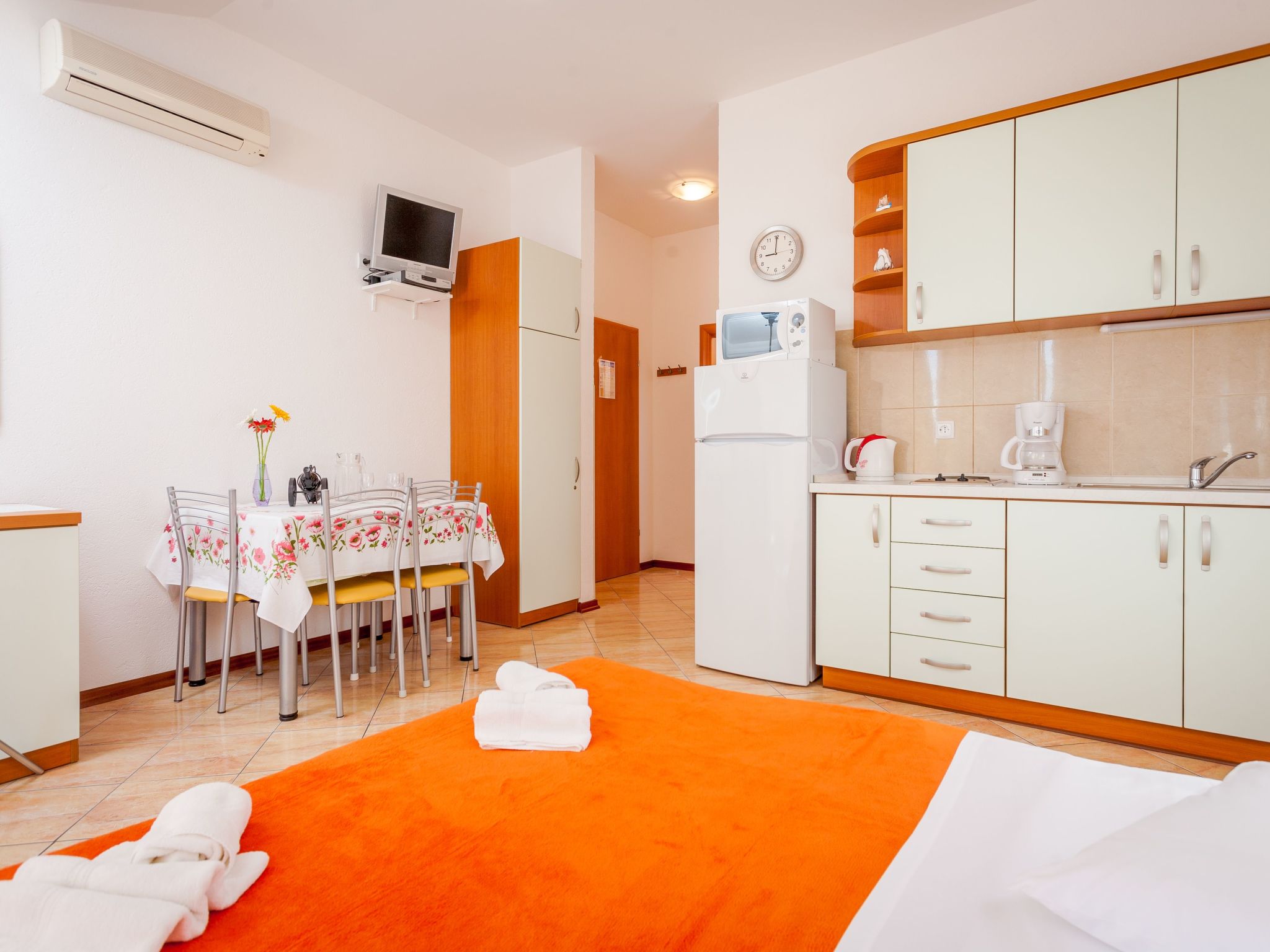 Wohnung im zweiten Stock mit Balkonen-Binnen