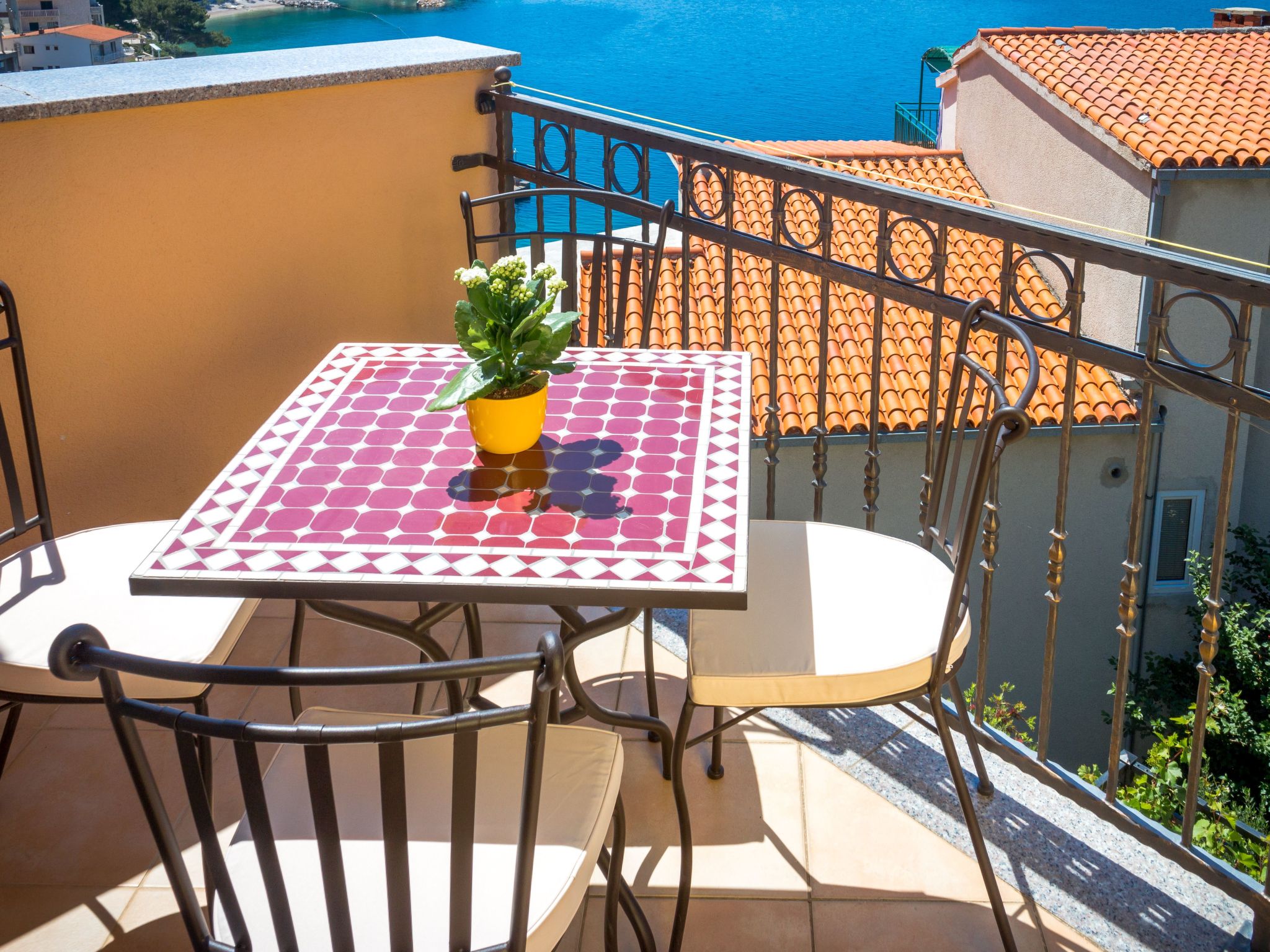 Wohnung im zweiten Stock mit Balkonen-Binnen