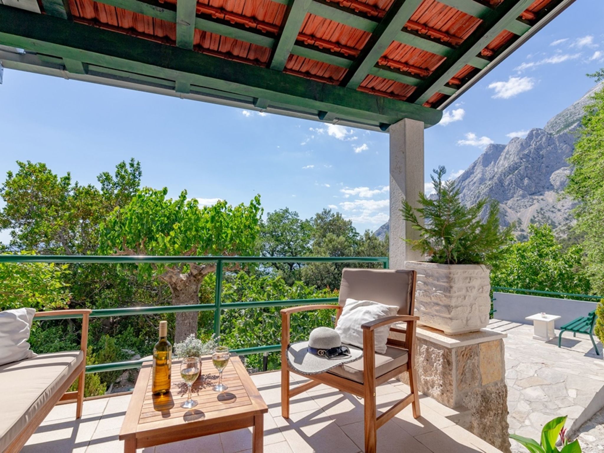 "Nikola" mit privatem Pool-Inside