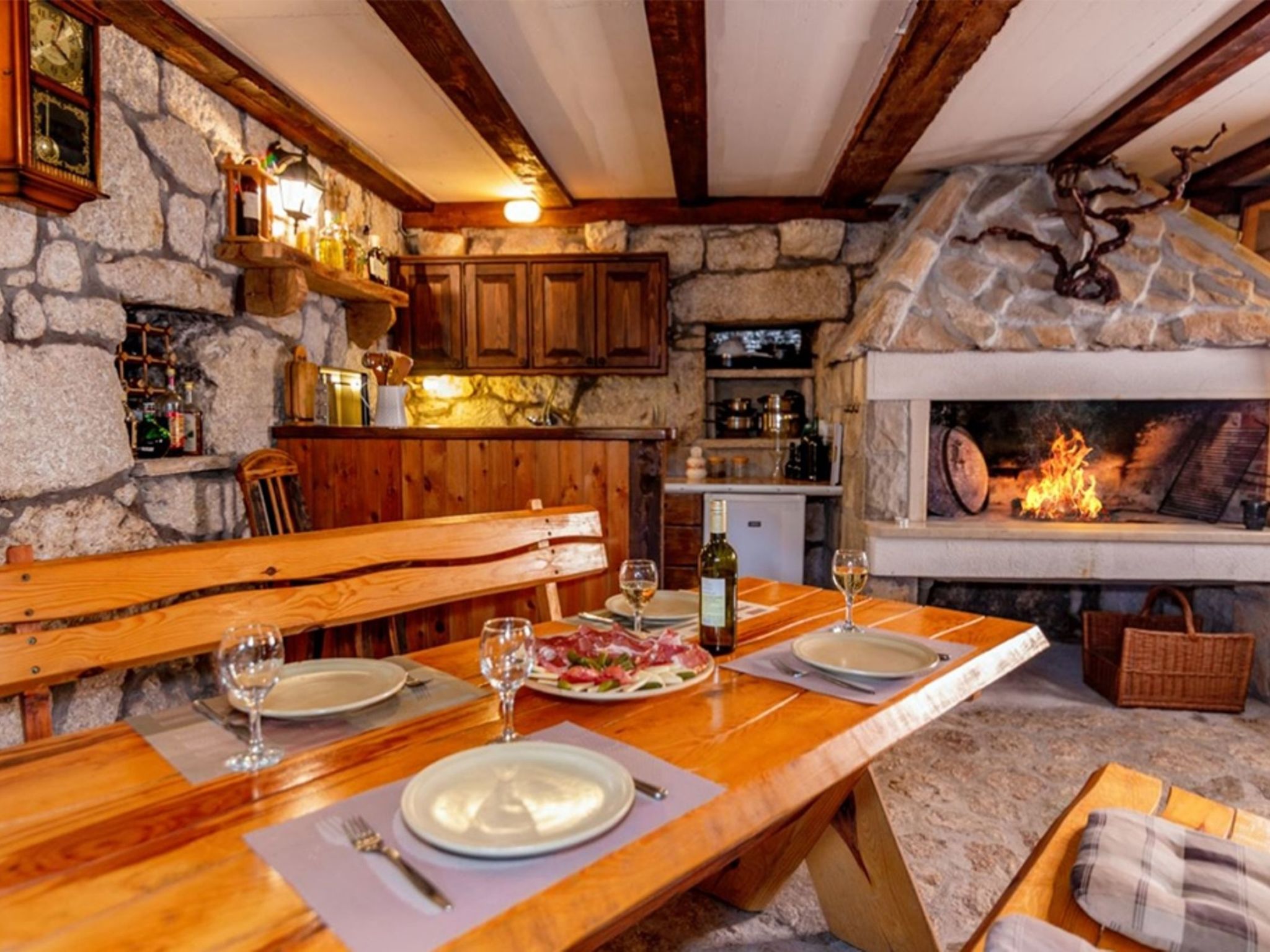 "Nikola" mit privatem Pool-Inside