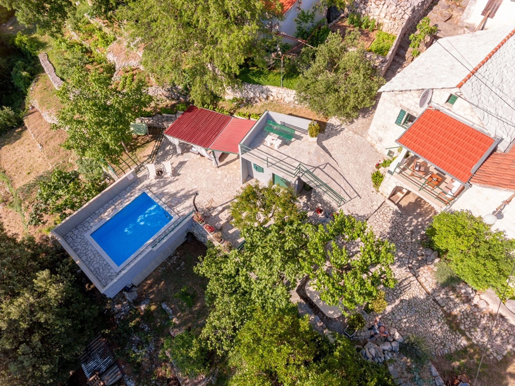 "Nikola" mit privatem Pool-Inside