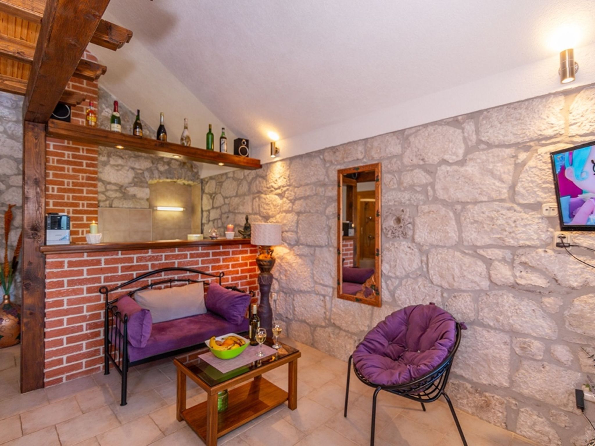 "Nikola" mit privatem Pool-Inside