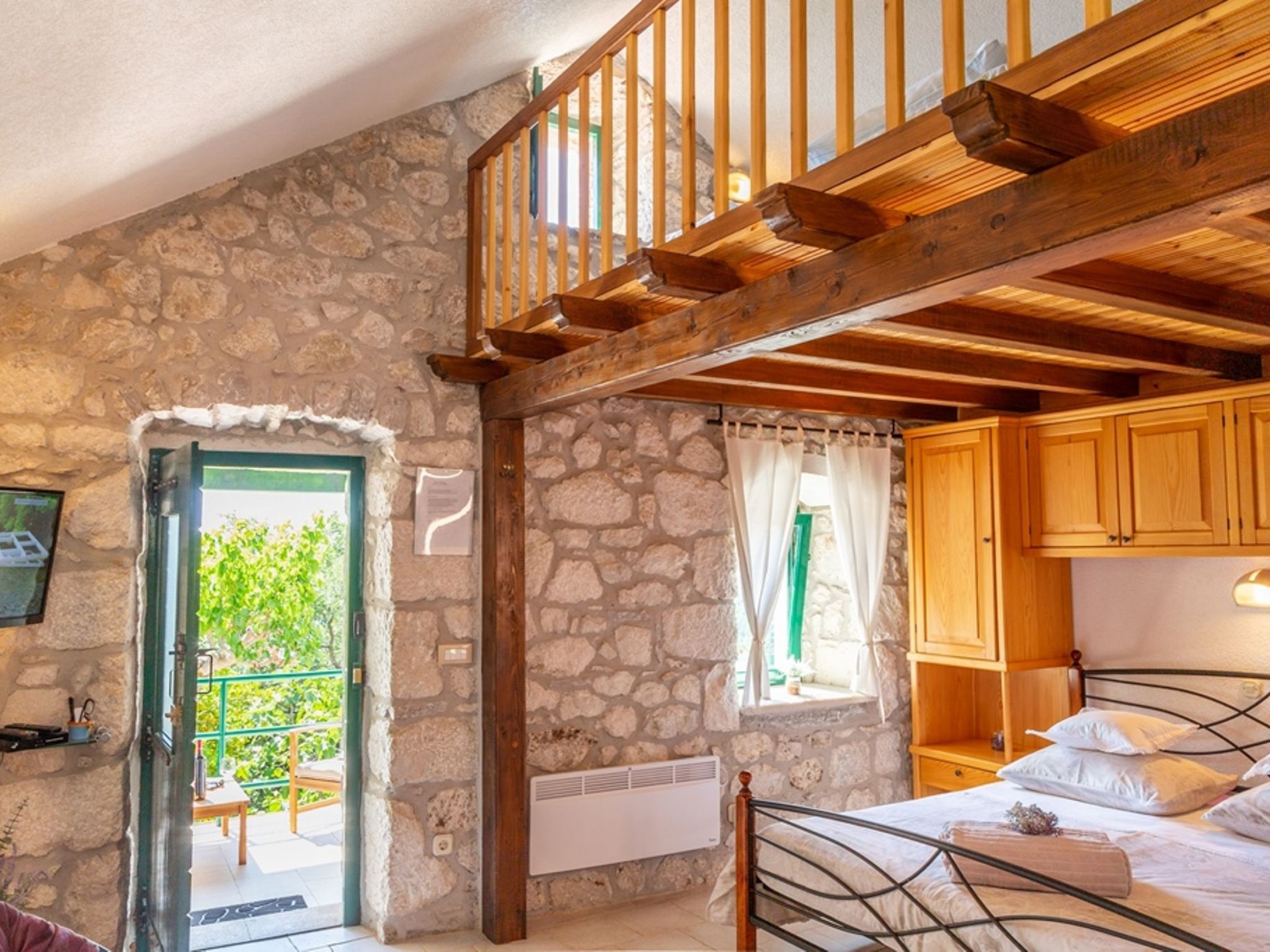 "Nikola" mit privatem Pool-Inside