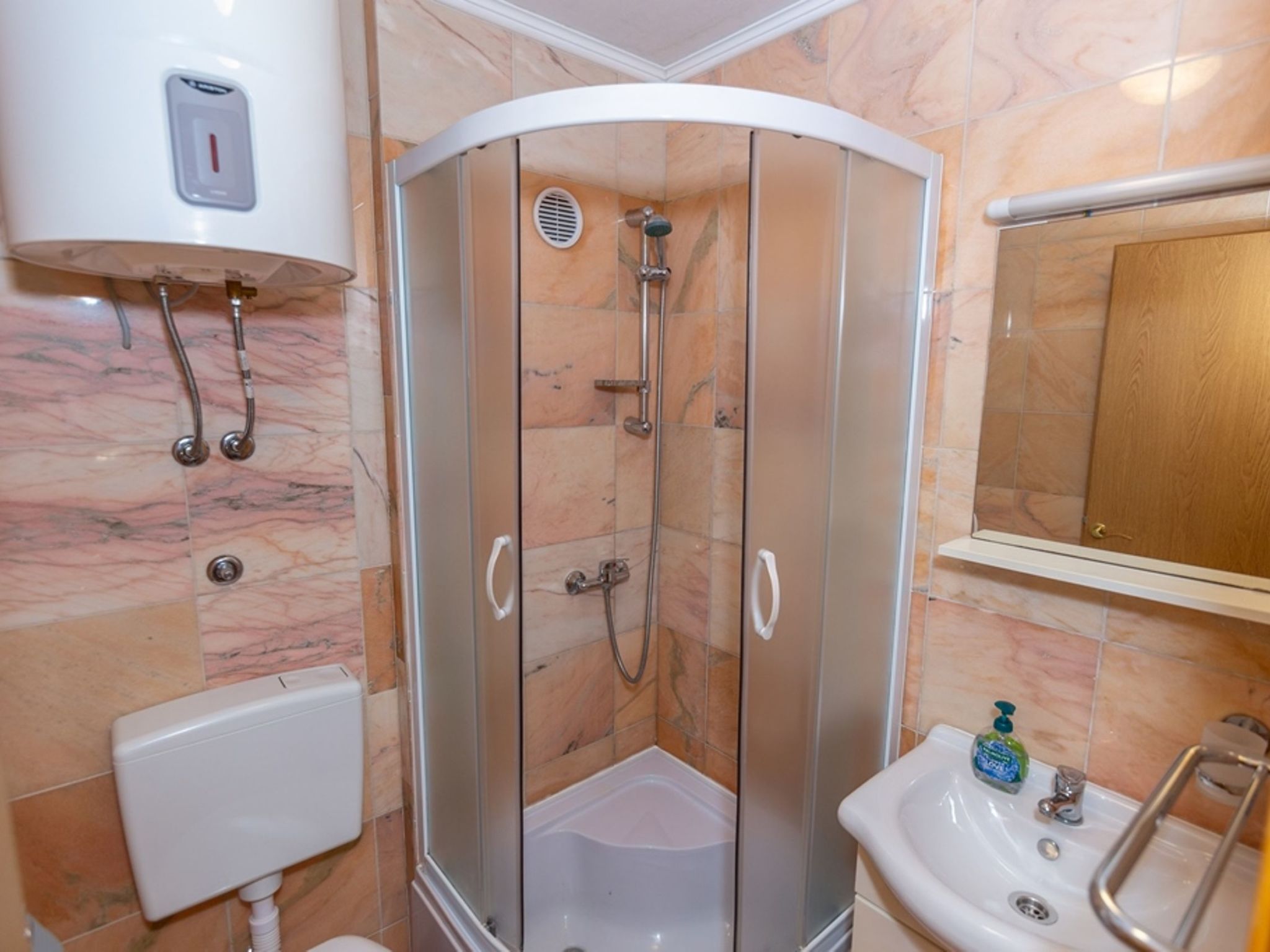 "Nikola" mit privatem Pool-Inside