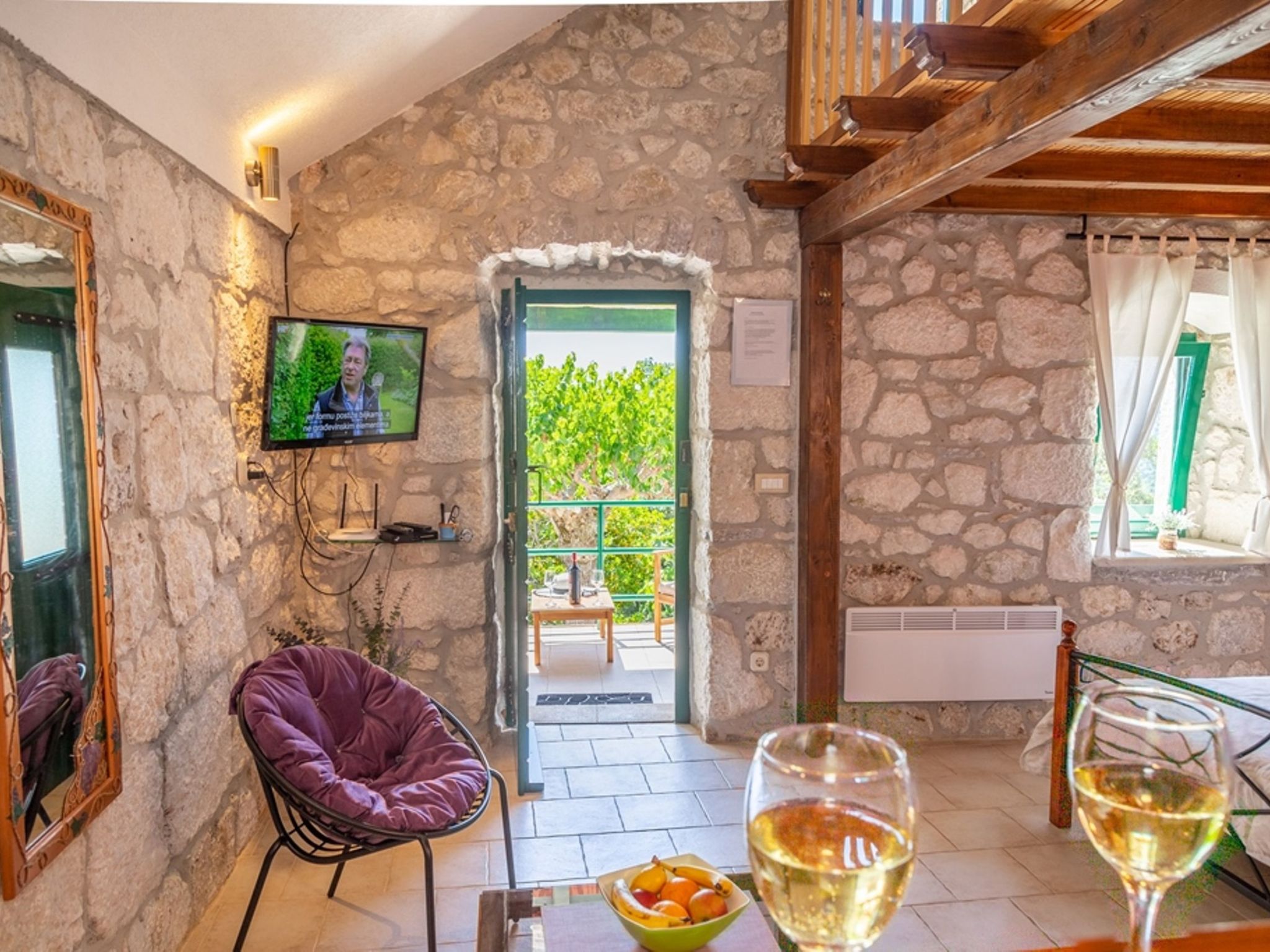 "Nikola" mit privatem Pool-Inside