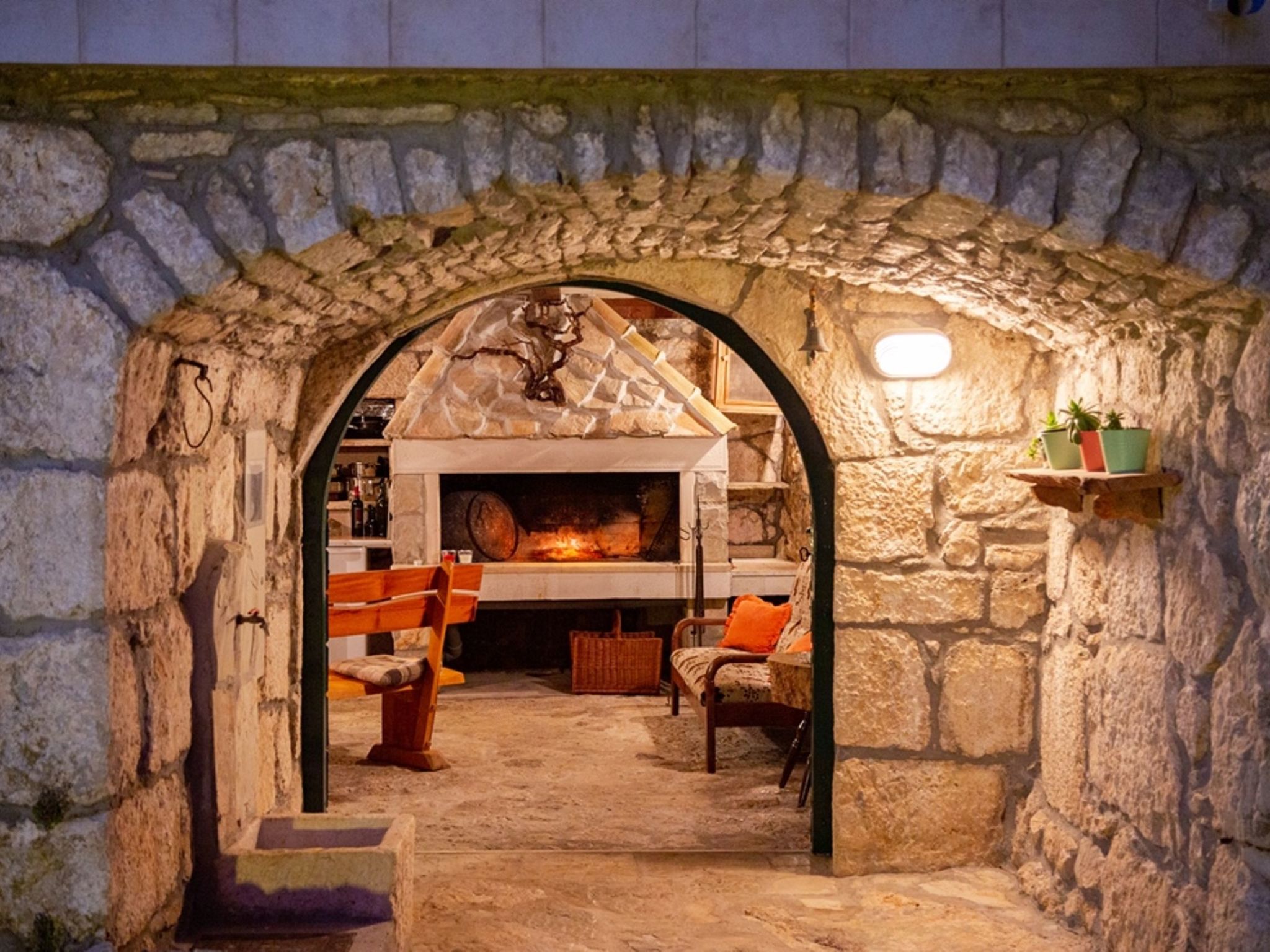 "Nikola" mit privatem Pool-Inside