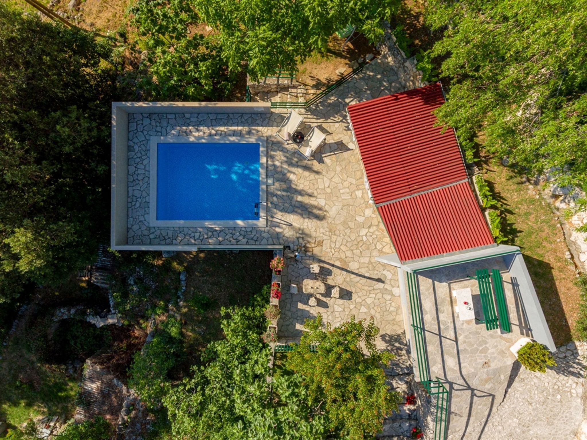 "Nikola" mit privatem Pool-Inside