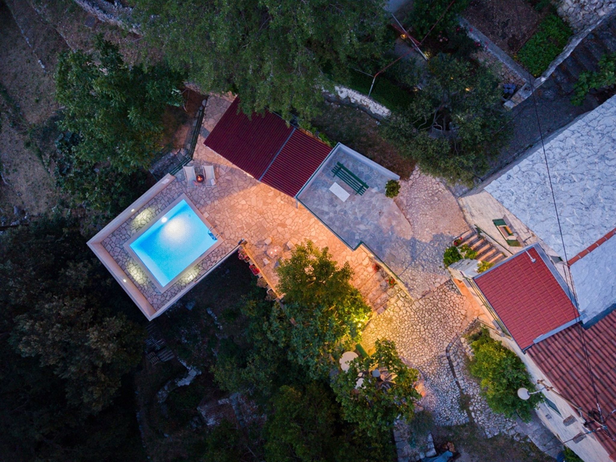 "Nikola" mit privatem Pool-Inside