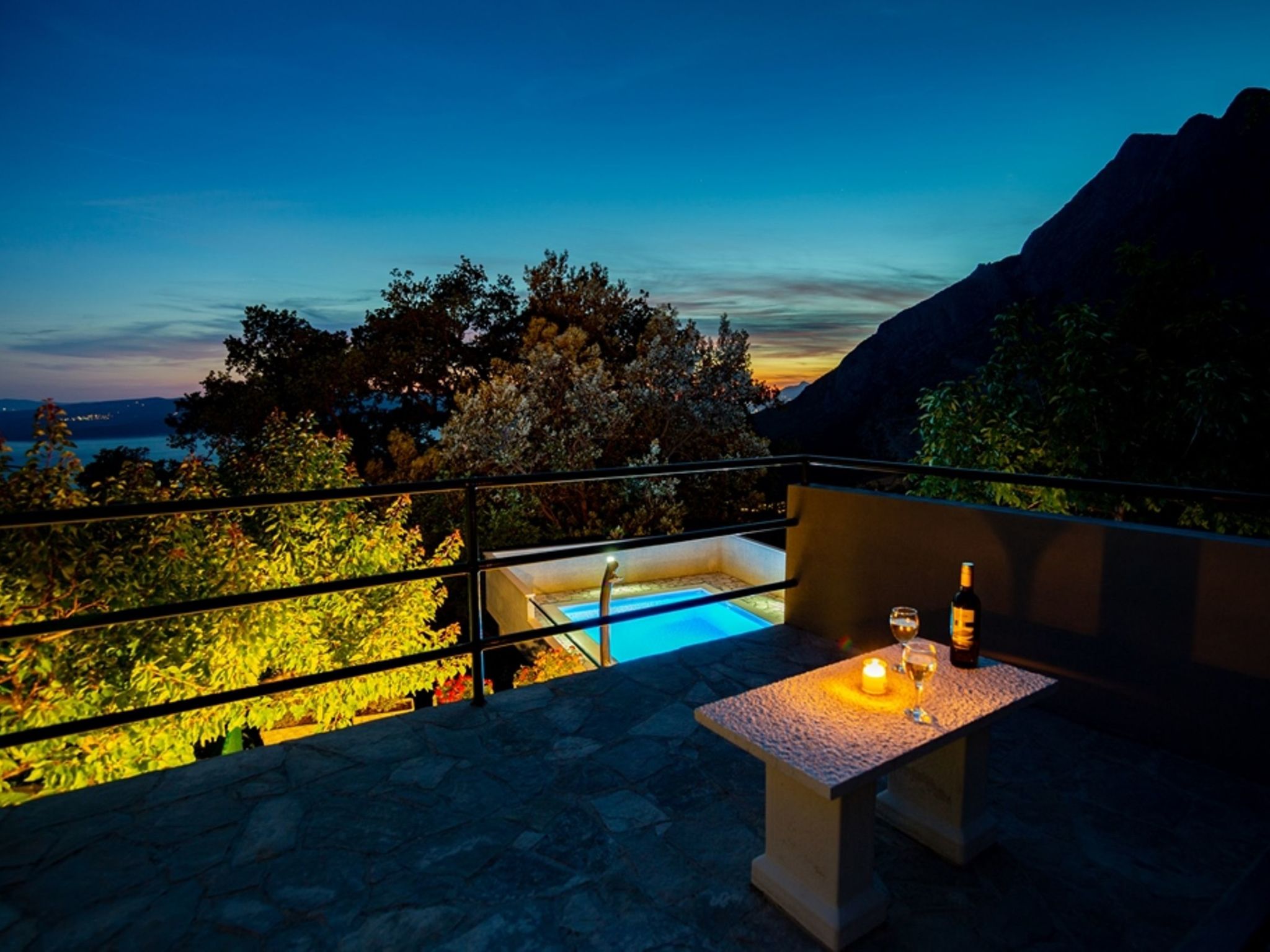 "Nikola" mit privatem Pool-Inside