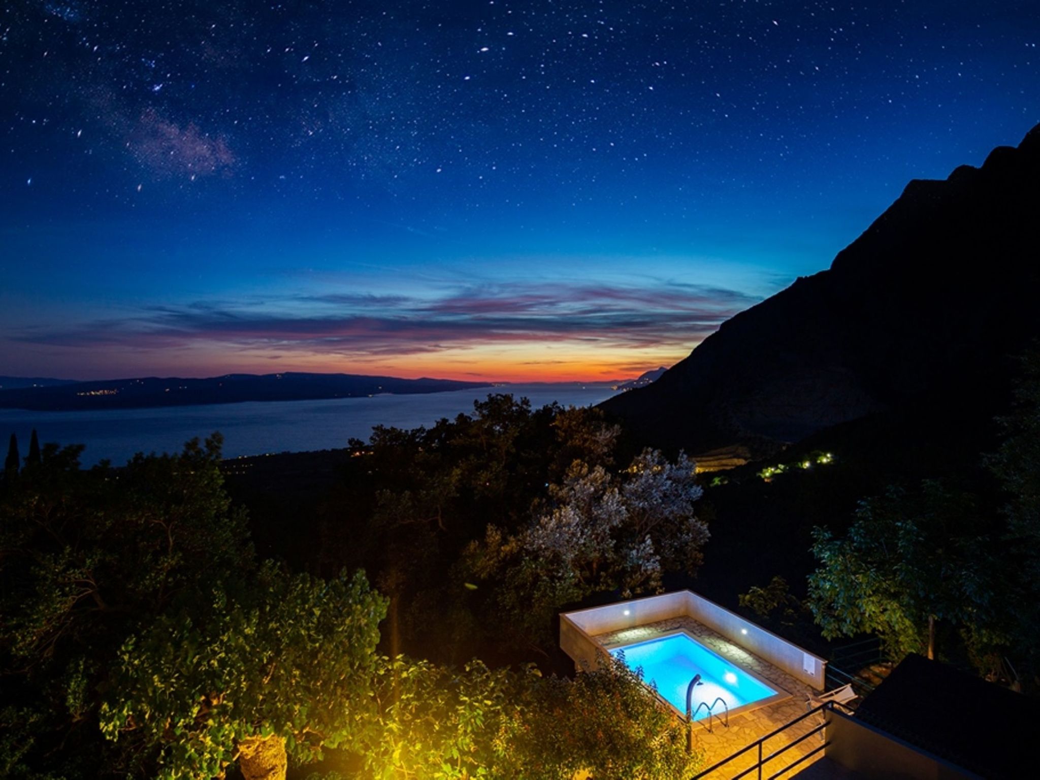 "Nikola" mit privatem Pool-Inside