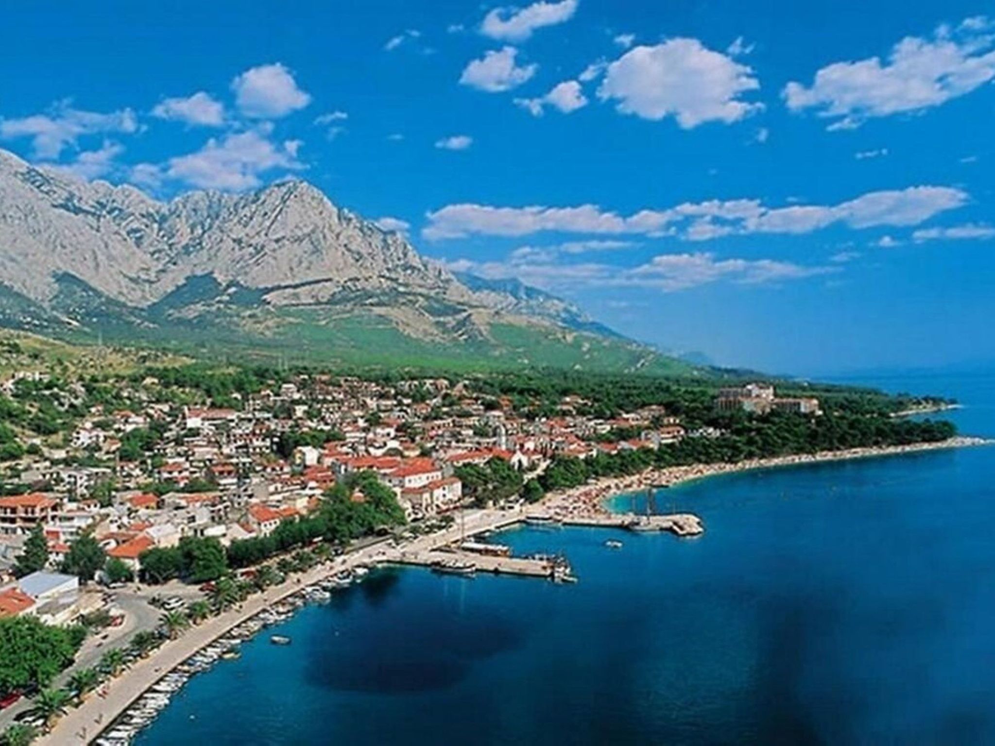 "Nikola" mit privatem Pool-Inside