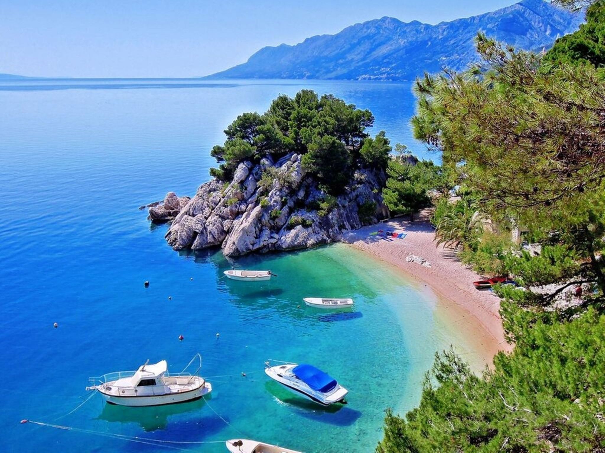 "Nikola" mit privatem Pool-Inside