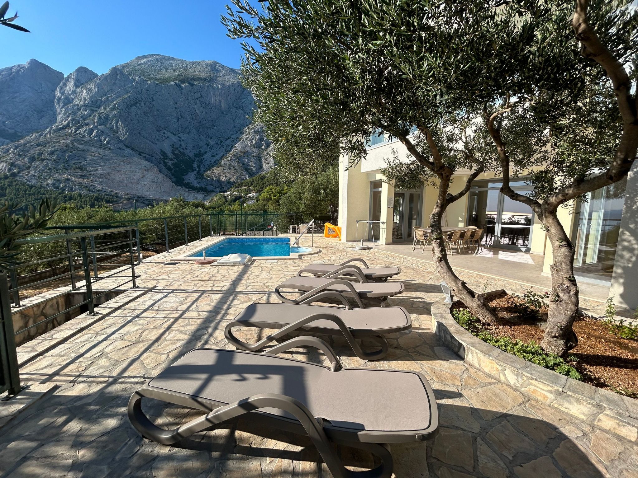 Villa Olivia mit Pool - Spielplatz - Meerblick