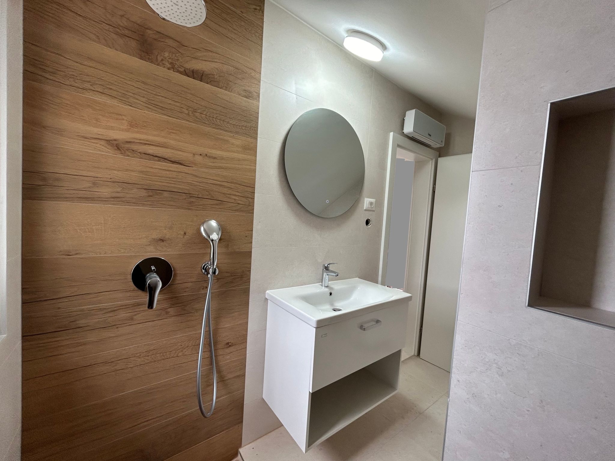 Villa Olivia mit Pool - Spielplatz - Meerblick-Binnen