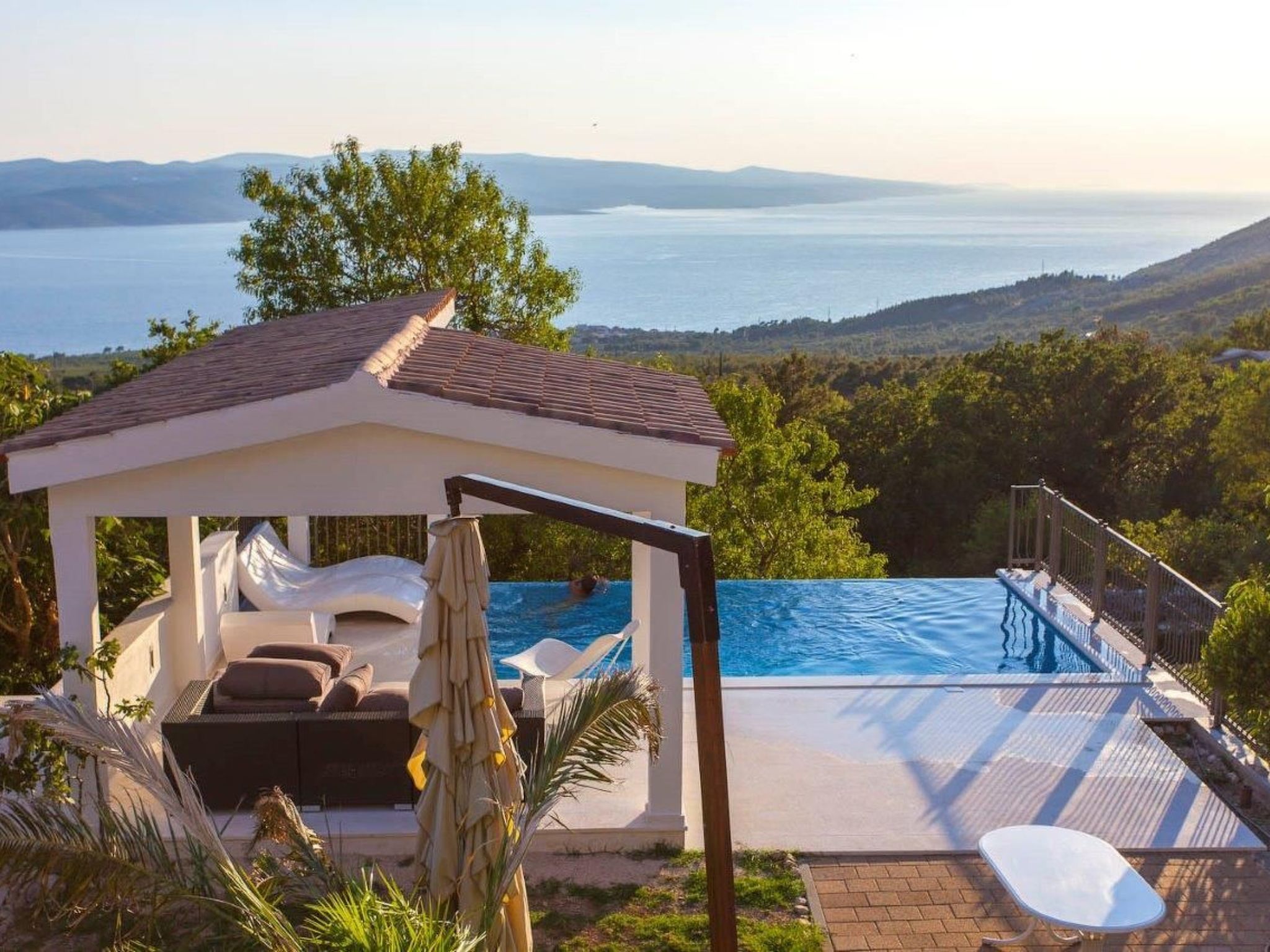 Vakantiehuis met privé zwembad in Bast (Kroatië) voor 6 personen