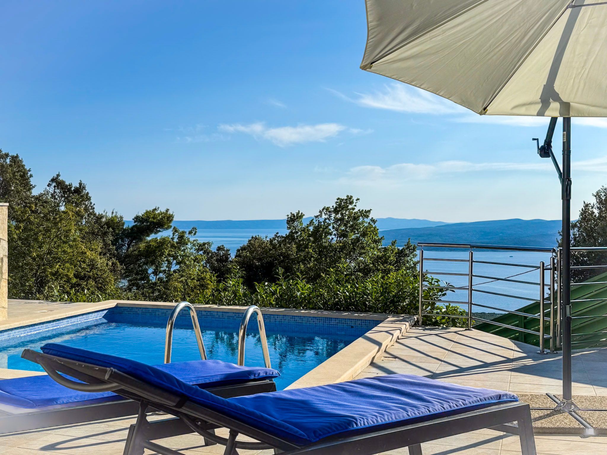 Günstiges Ferienhaus mit Pool und Meerblick-Inside