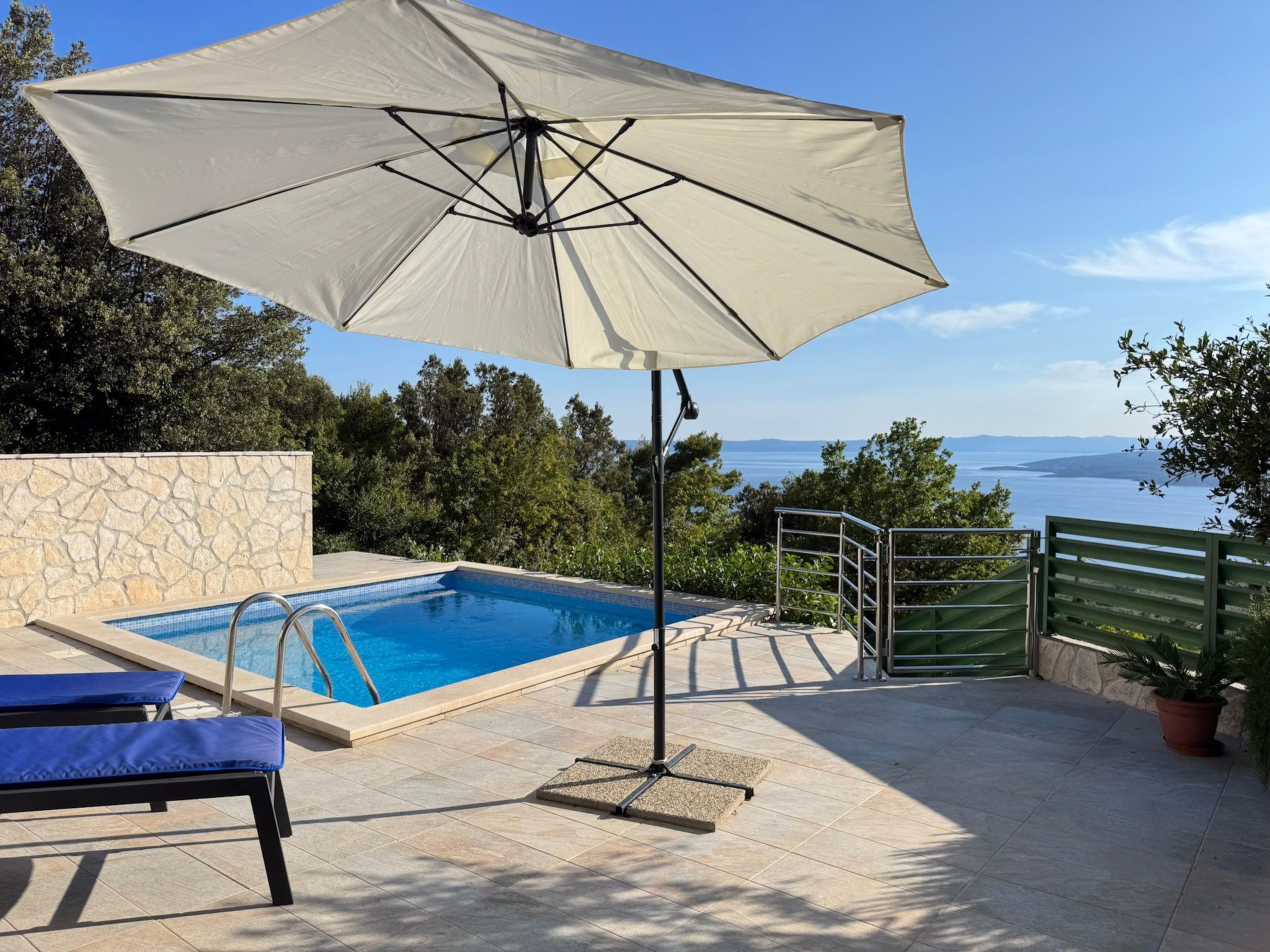 Günstiges Ferienhaus mit Pool und Meerblick-Inside