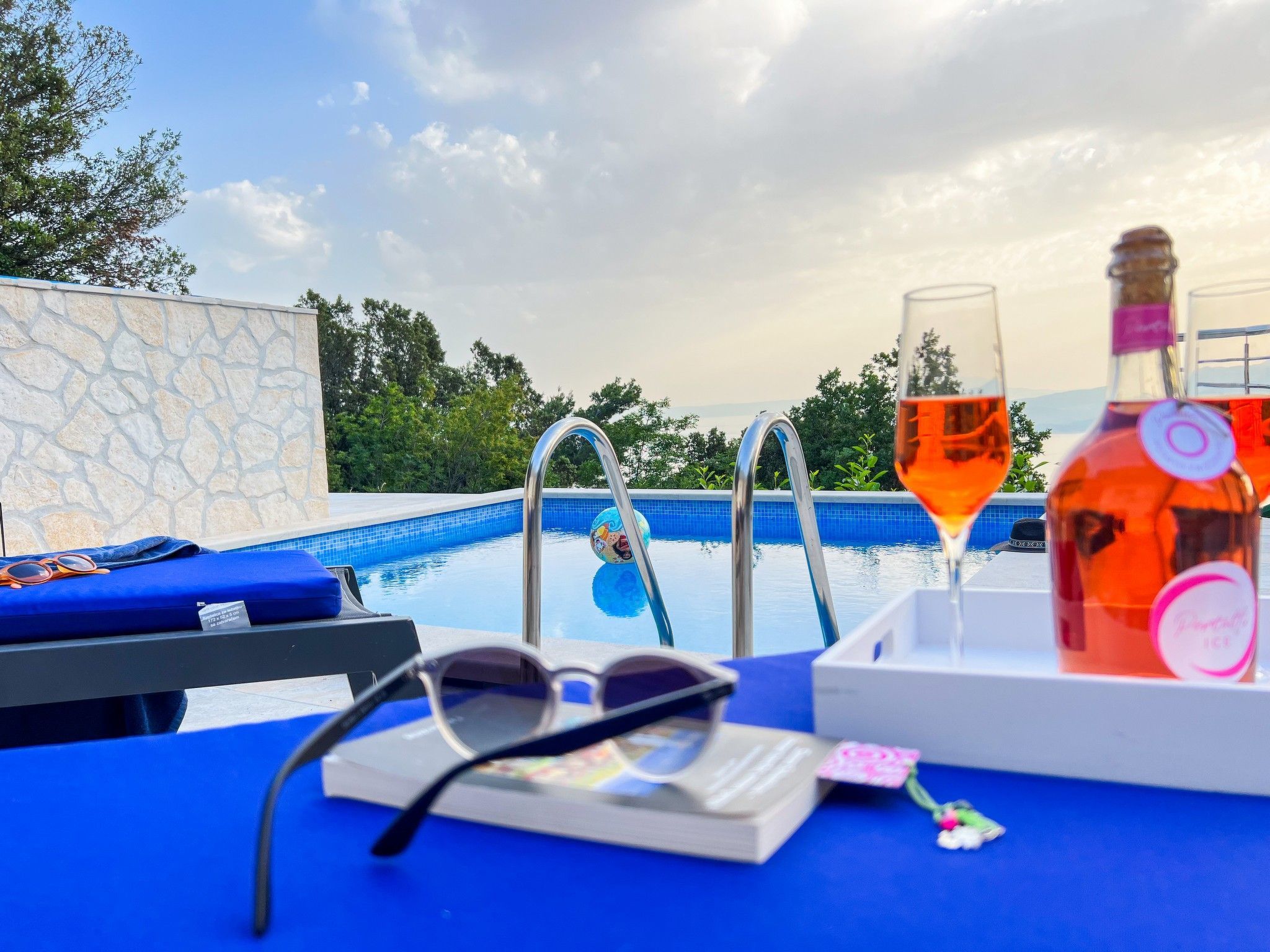 Günstiges Ferienhaus mit Pool und Meerblick-Inside