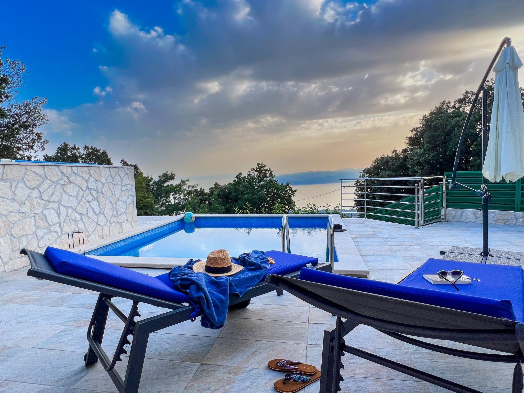Günstiges Ferienhaus mit Pool und Meerblick-Inside