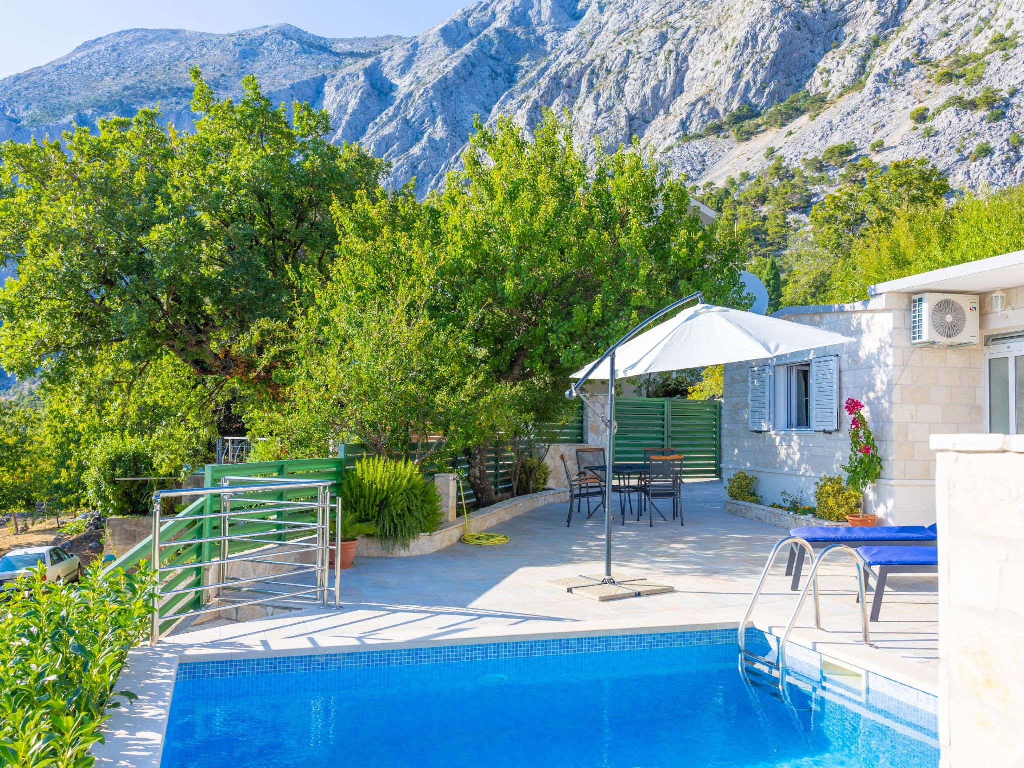 Günstiges Ferienhaus mit Pool und Meerblick-Inside