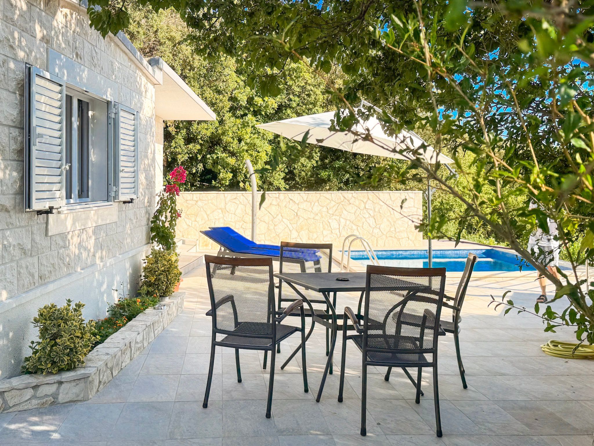 Günstiges Ferienhaus mit Pool und Meerblick-Inside