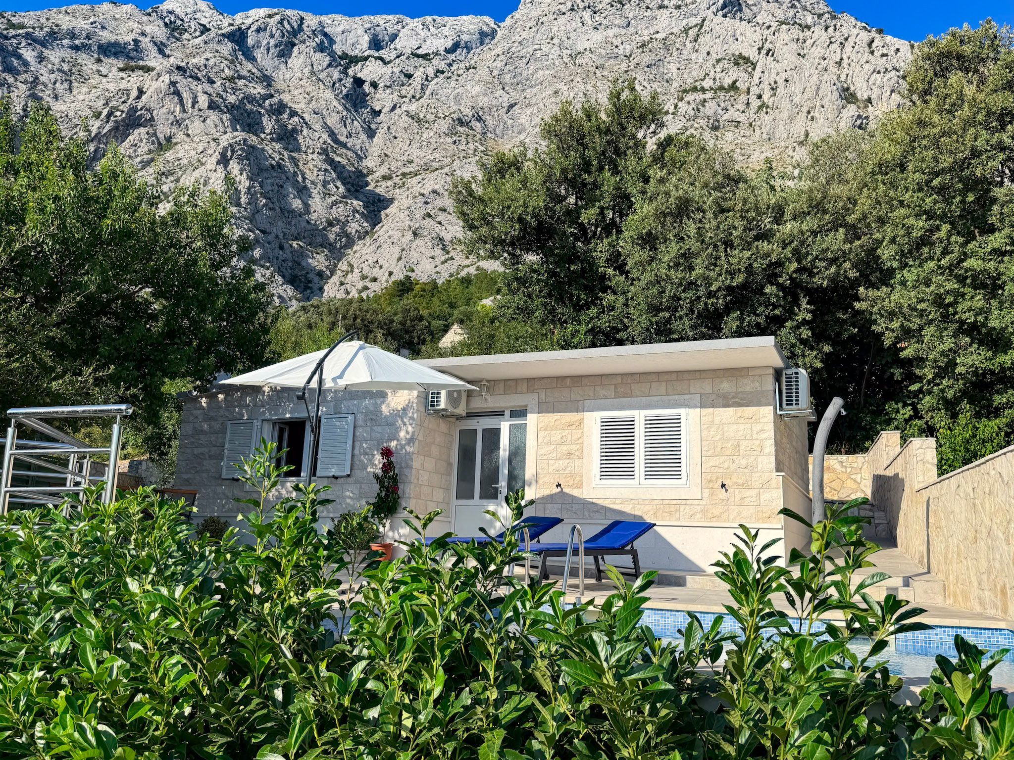 Günstiges Ferienhaus mit Pool und Meerblick-Inside