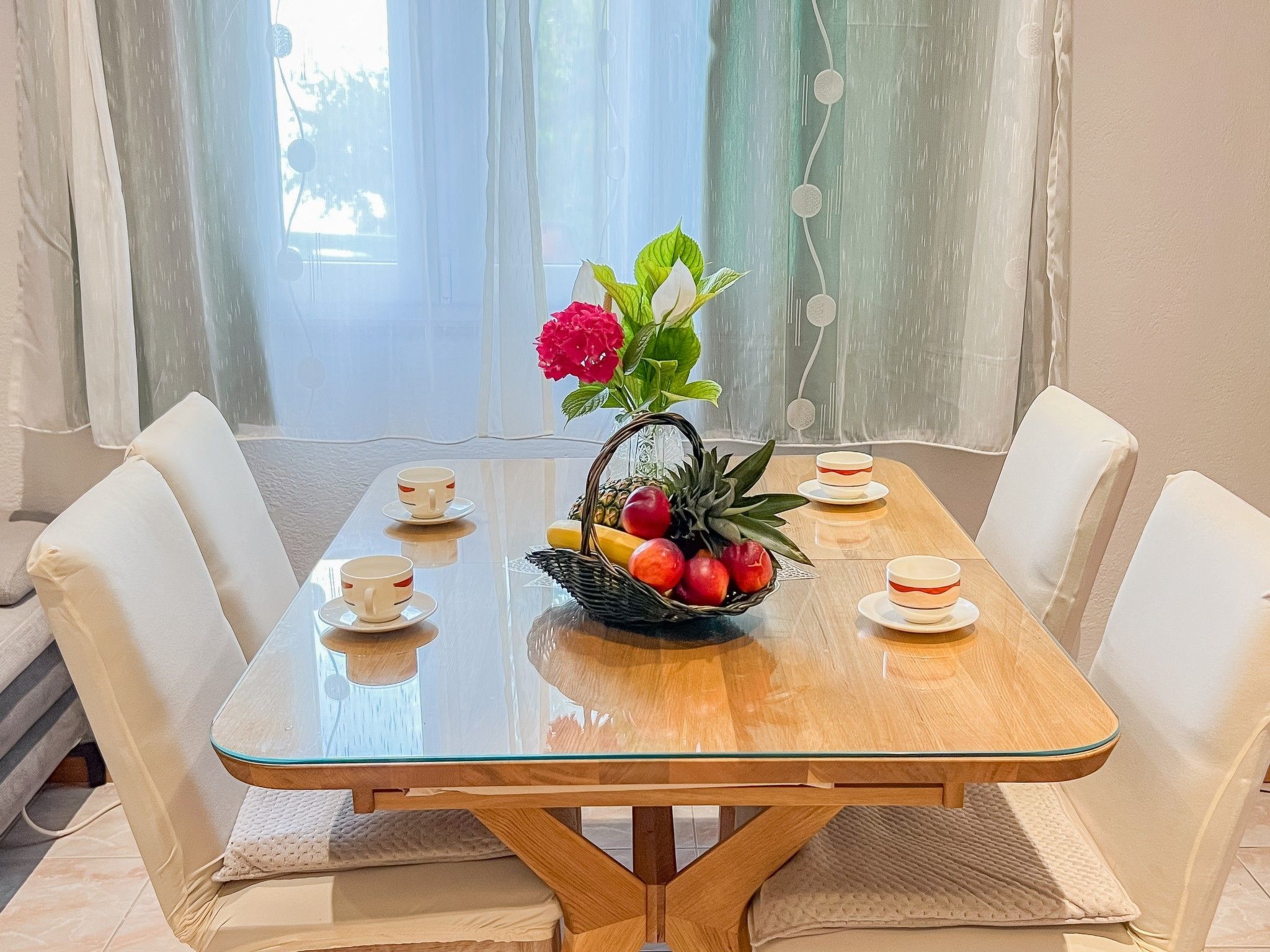 Günstiges Ferienhaus mit Pool und Meerblick-Inside