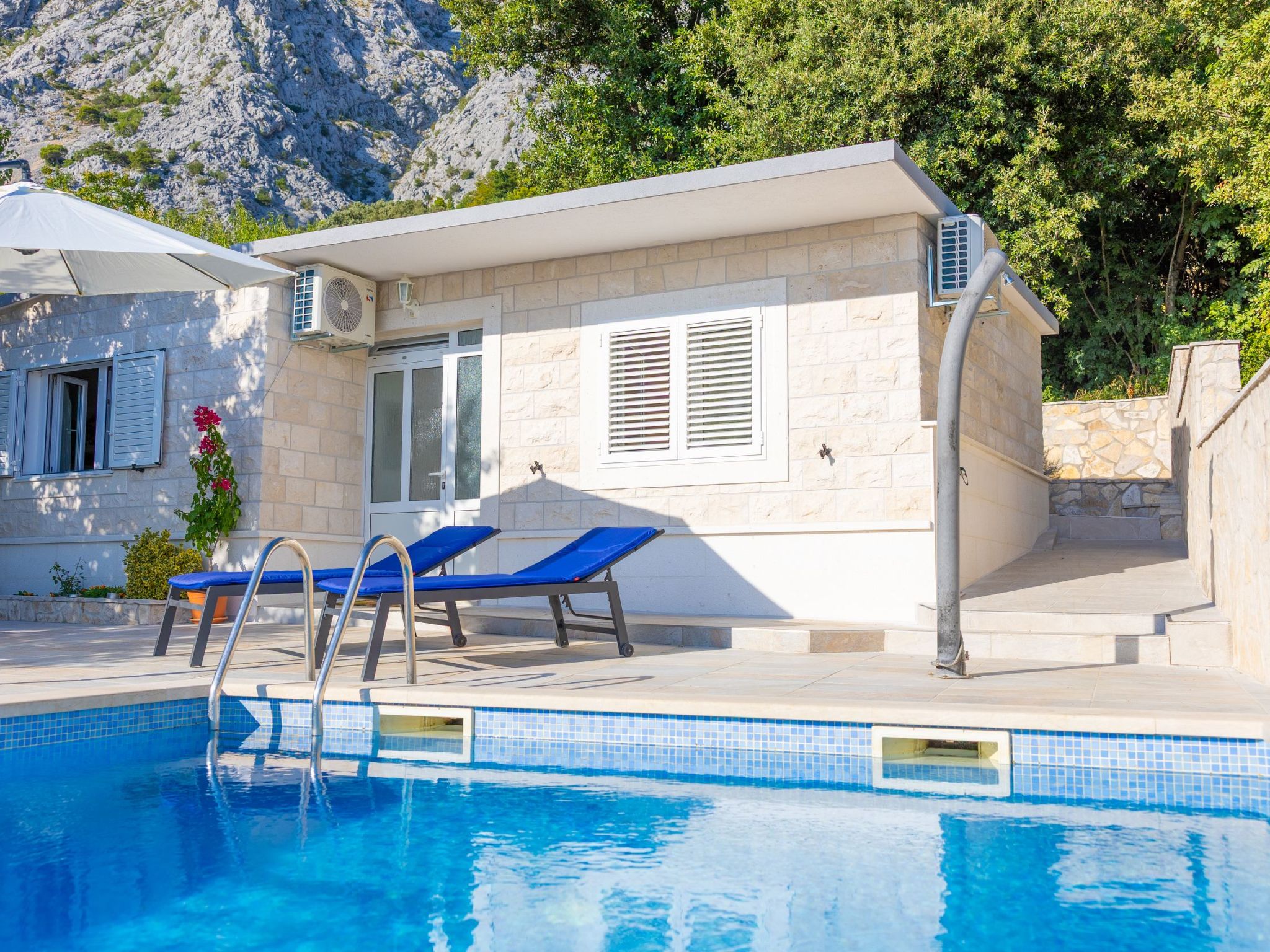 Günstiges Ferienhaus mit Pool und Meerblick-Inside