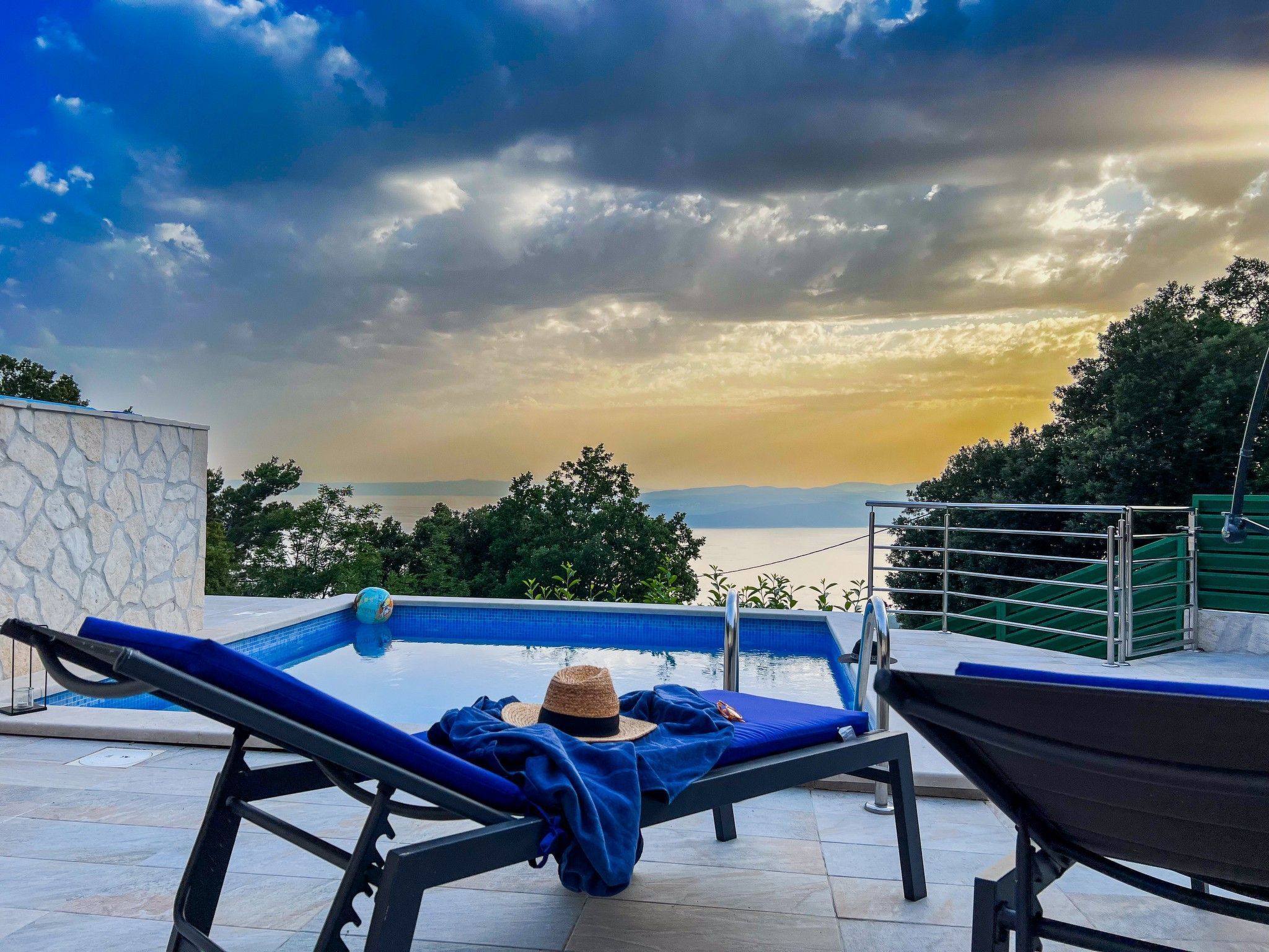 Günstiges Ferienhaus mit Pool und Meerblick-Inside