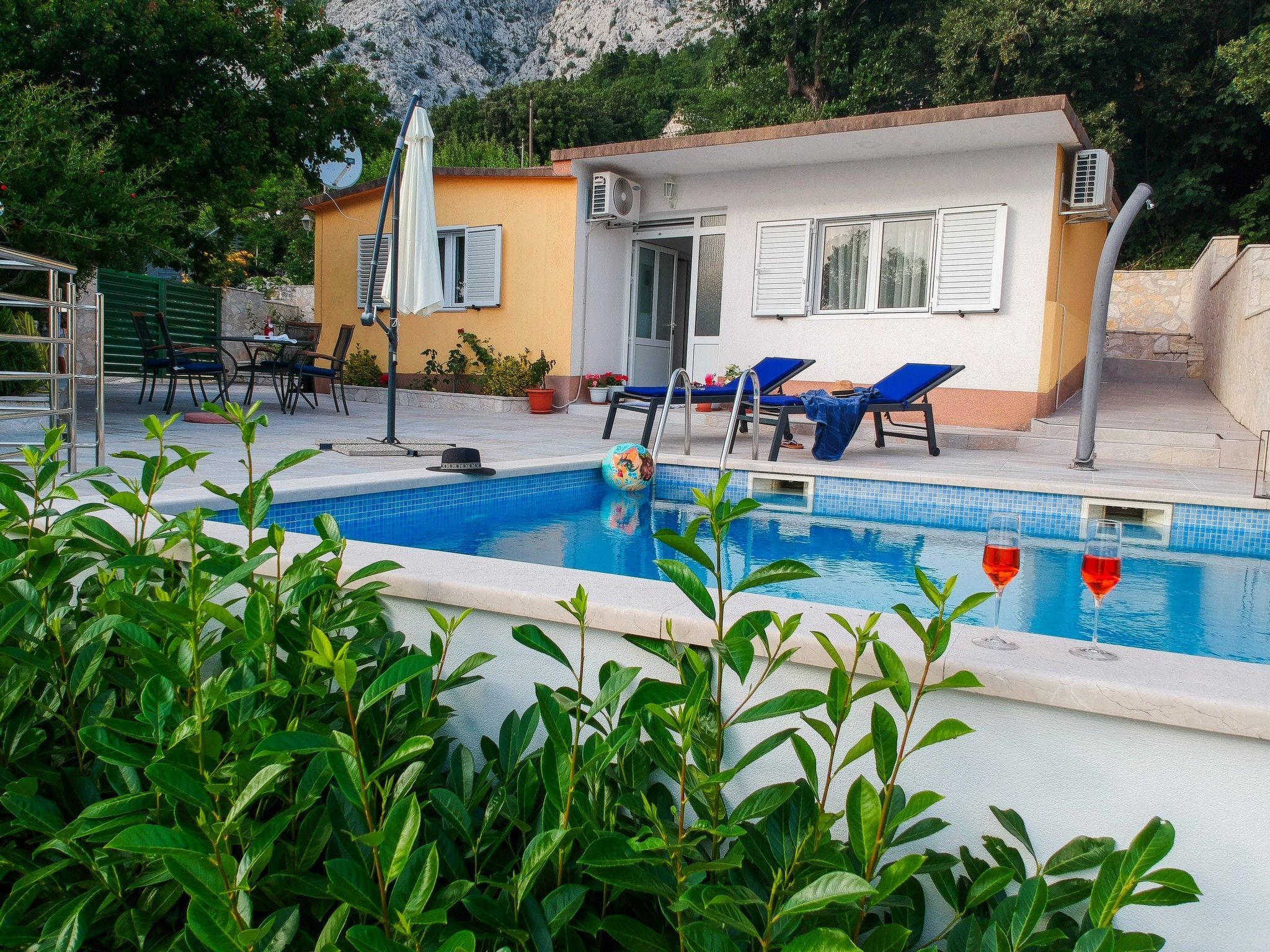 Günstiges Ferienhaus mit Pool und Meerblick-Inside