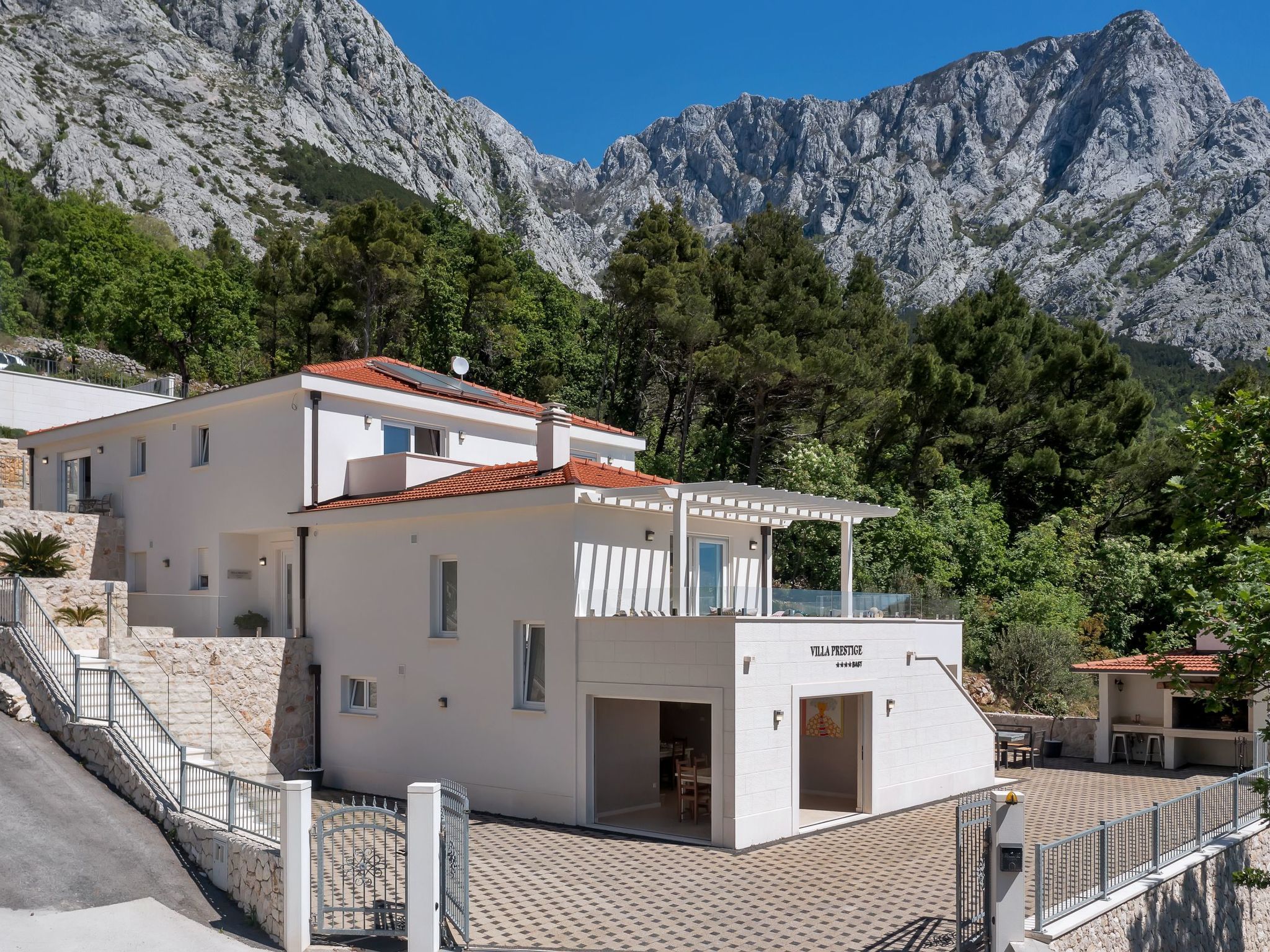 Mit Privatpool für 8 Personen  + 2 Kinder ca. 450 m² in Bast, Dalmatien (G-Inside