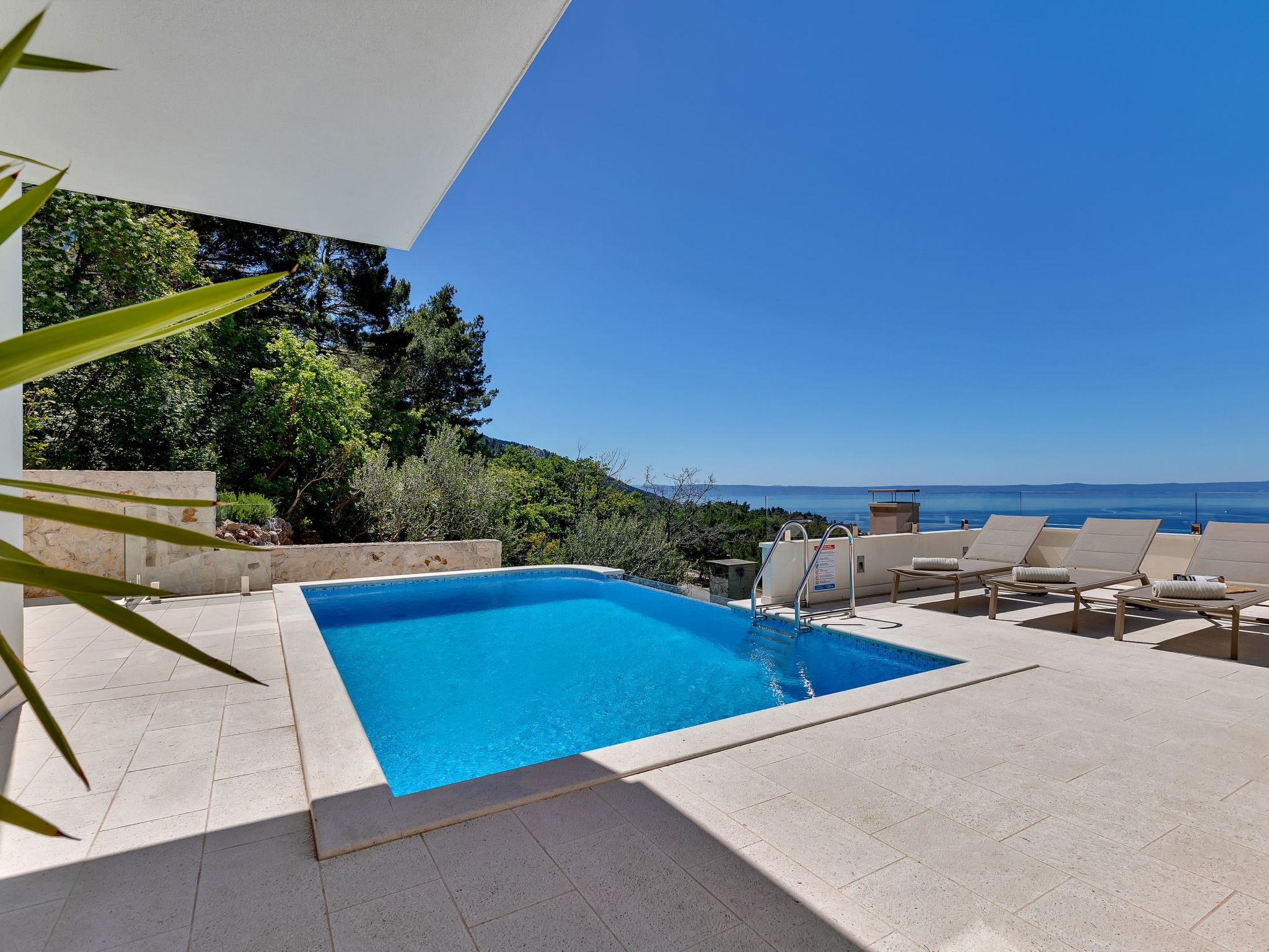 Mit Privatpool für 8 Personen  + 2 Kinder ca. 450 m² in Bast, Dalmatien (G-Inside