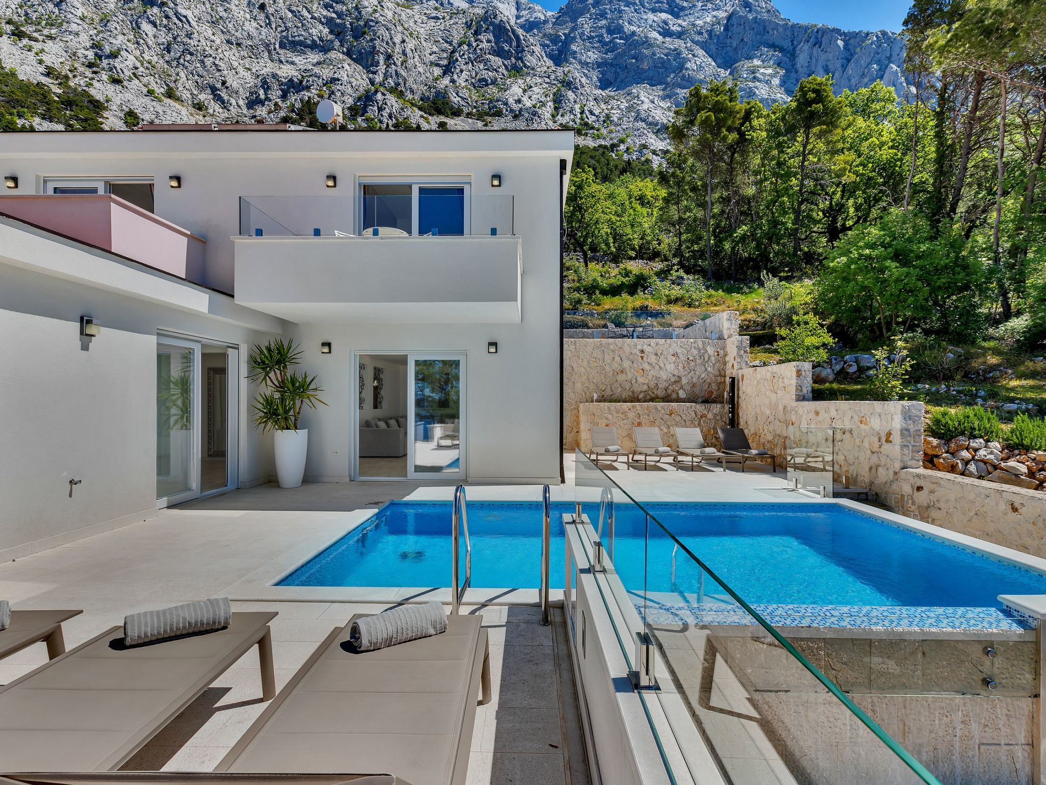 Mit Privatpool für 8 Personen  + 2 Kinder ca. 450 m² in Bast, Dalmatien (G-Inside