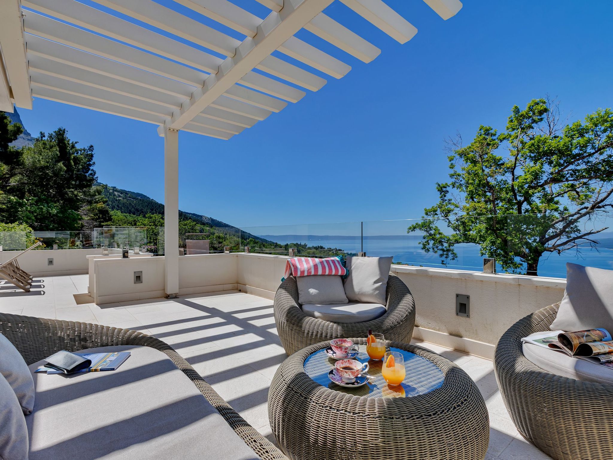 Mit Privatpool für 8 Personen  + 2 Kinder ca. 450 m² in Bast, Dalmatien (G-Inside