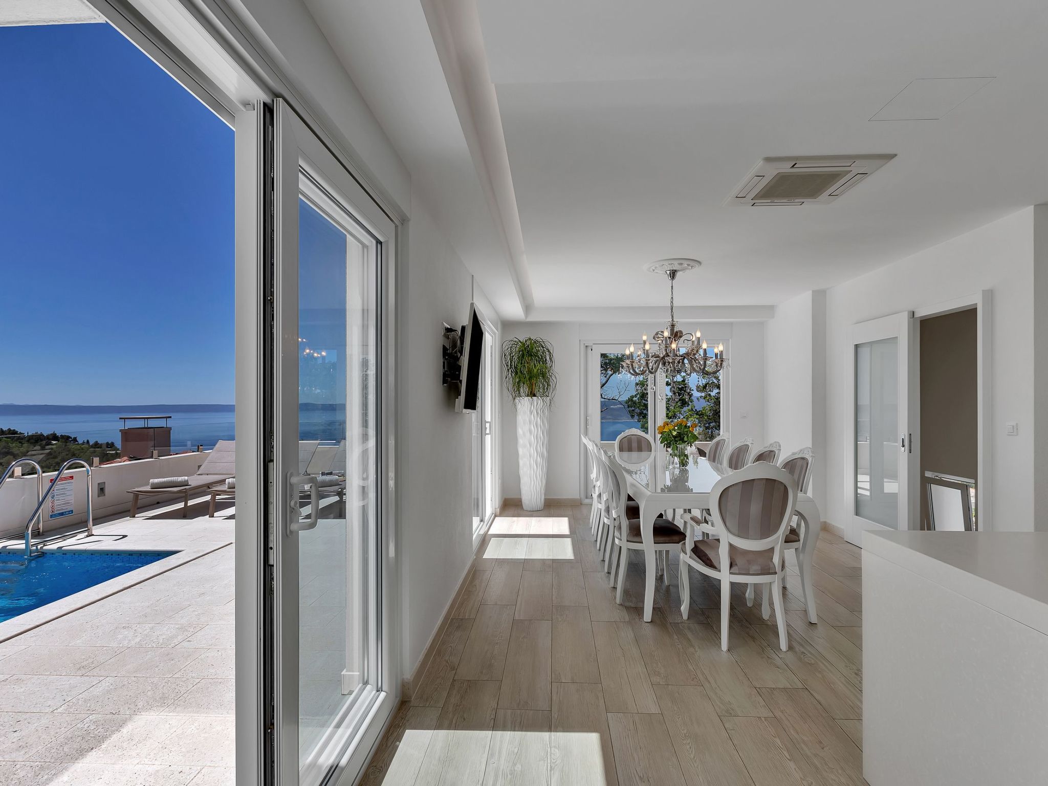 Mit Privatpool für 8 Personen  + 2 Kinder ca. 450 m² in Bast, Dalmatien (G-Inside