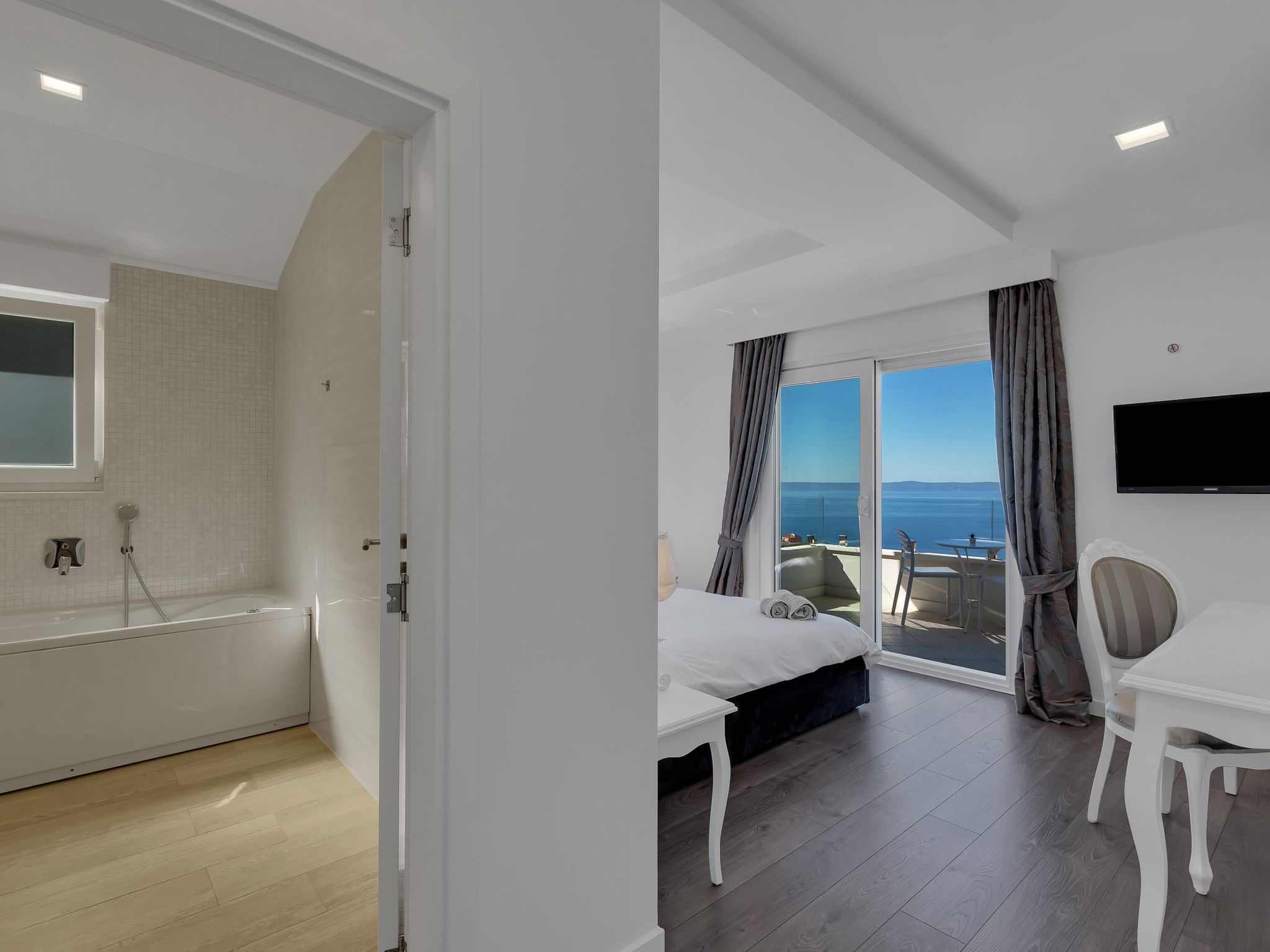 Mit Privatpool für 8 Personen  + 2 Kinder ca. 450 m² in Bast, Dalmatien (G-Inside