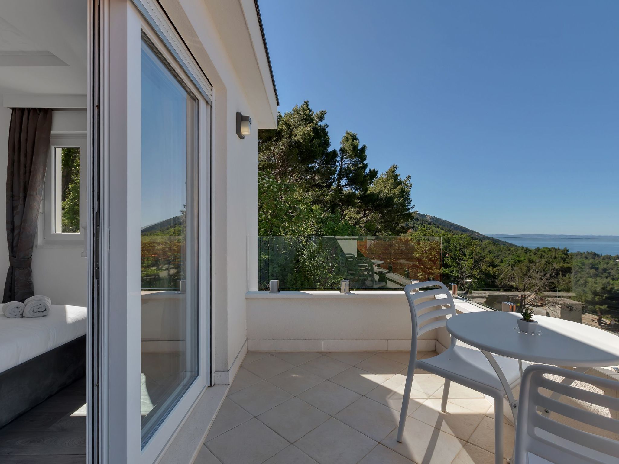 Mit Privatpool für 8 Personen  + 2 Kinder ca. 450 m² in Bast, Dalmatien (G-Inside