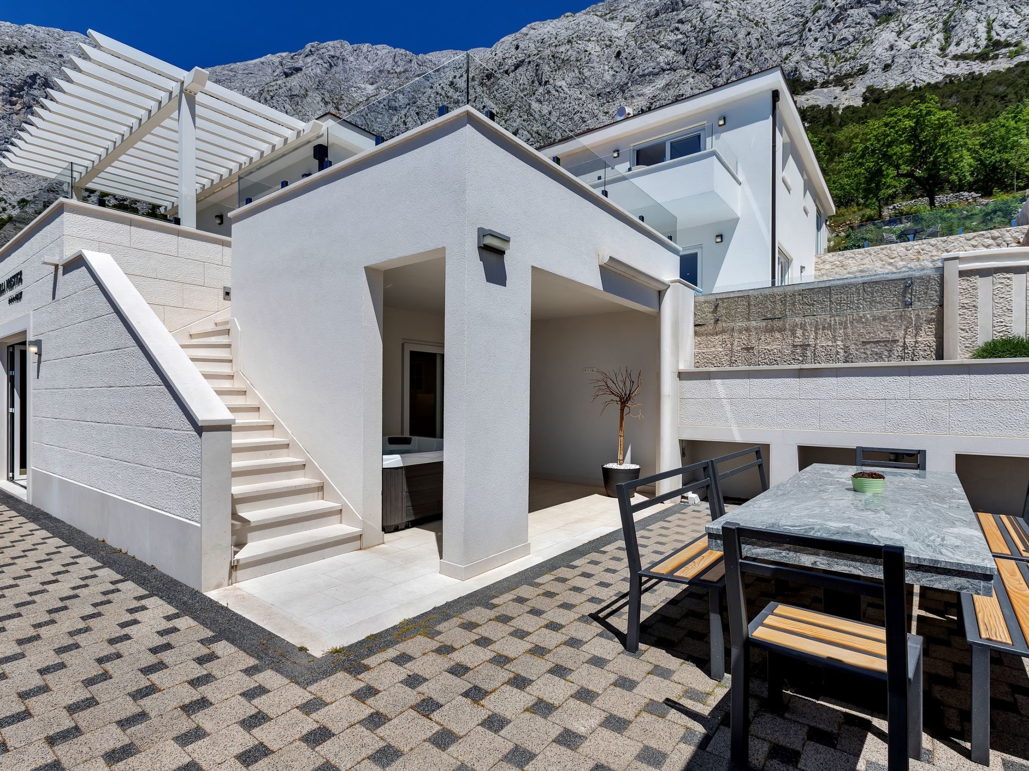 Mit Privatpool für 8 Personen  + 2 Kinder ca. 450 m² in Bast, Dalmatien (G-Inside