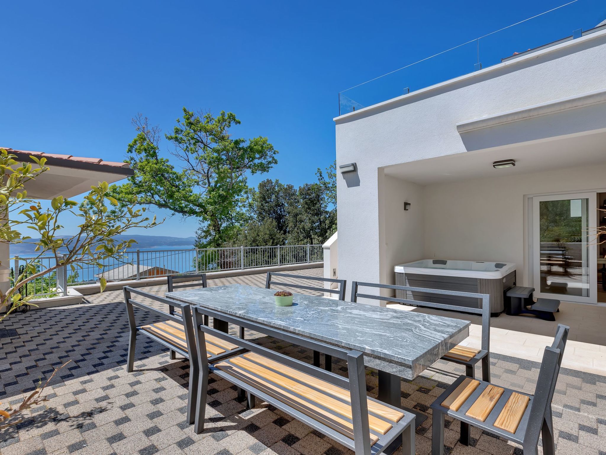 Mit Privatpool für 8 Personen  + 2 Kinder ca. 450 m² in Bast, Dalmatien (G-Inside