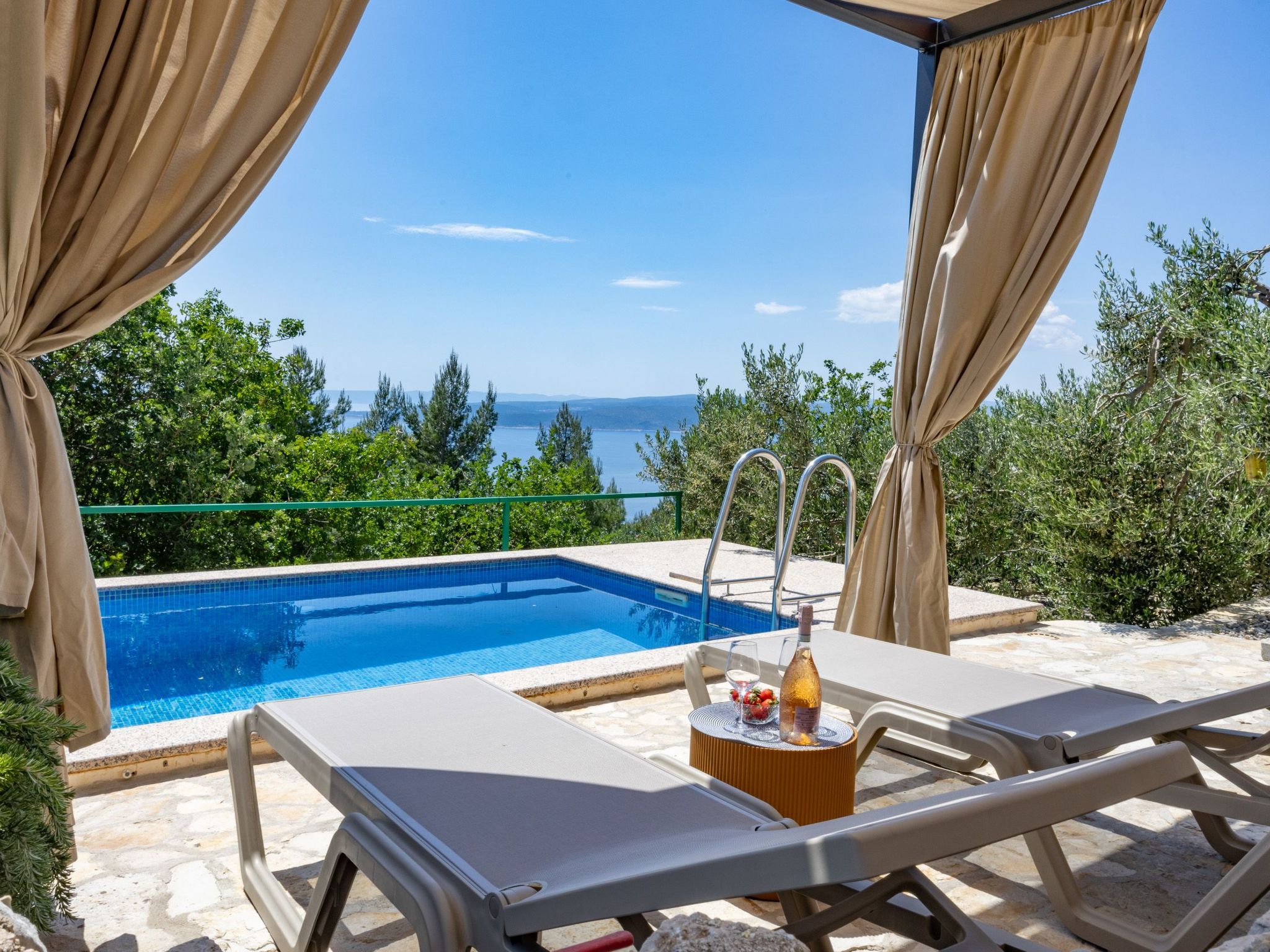 Vakantiehuis met privé zwembad in Baska Voda (Kroatië) voor 2 personen