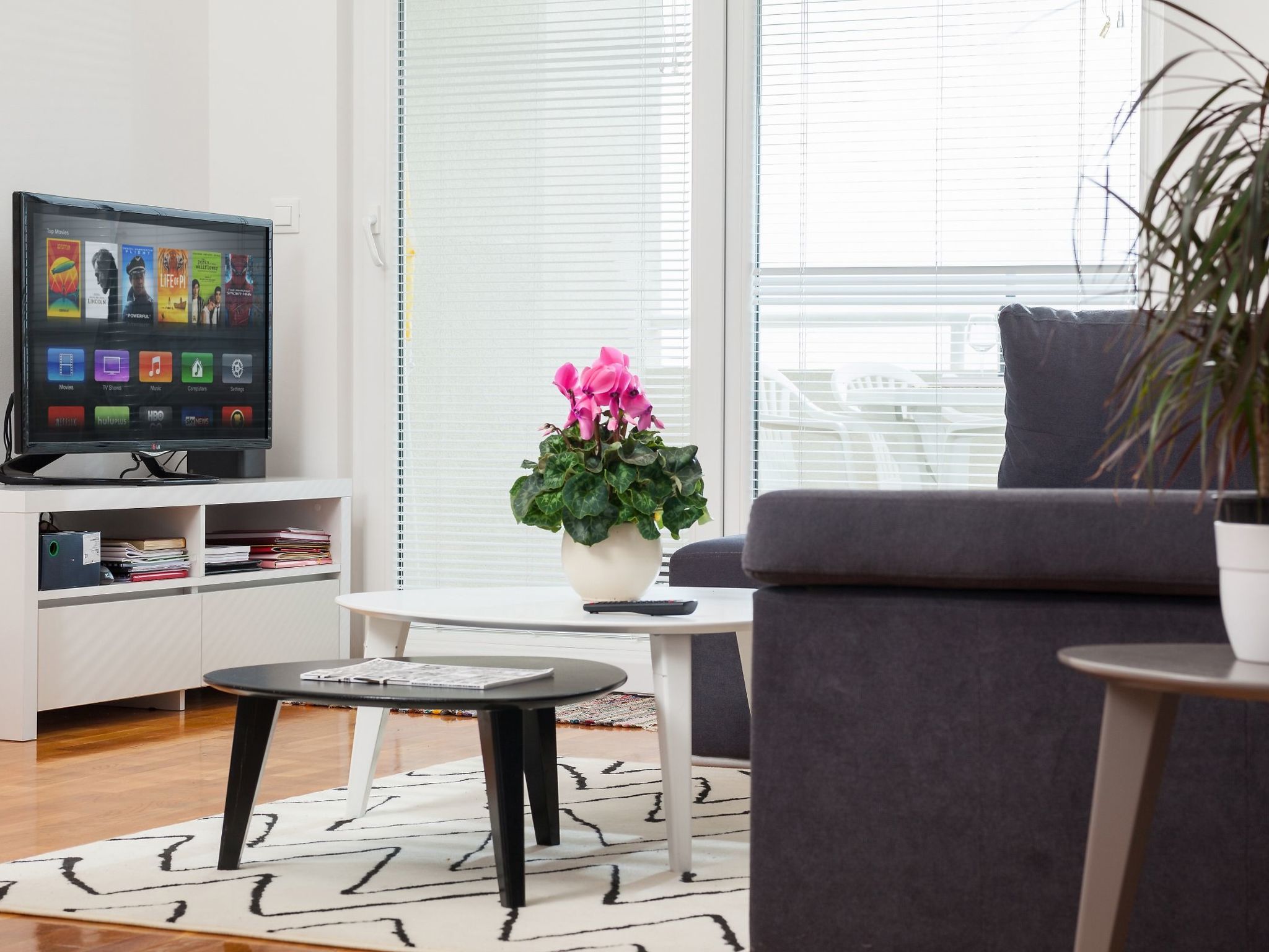 Wohnung mit Blick auf das Wasser-Drinnen