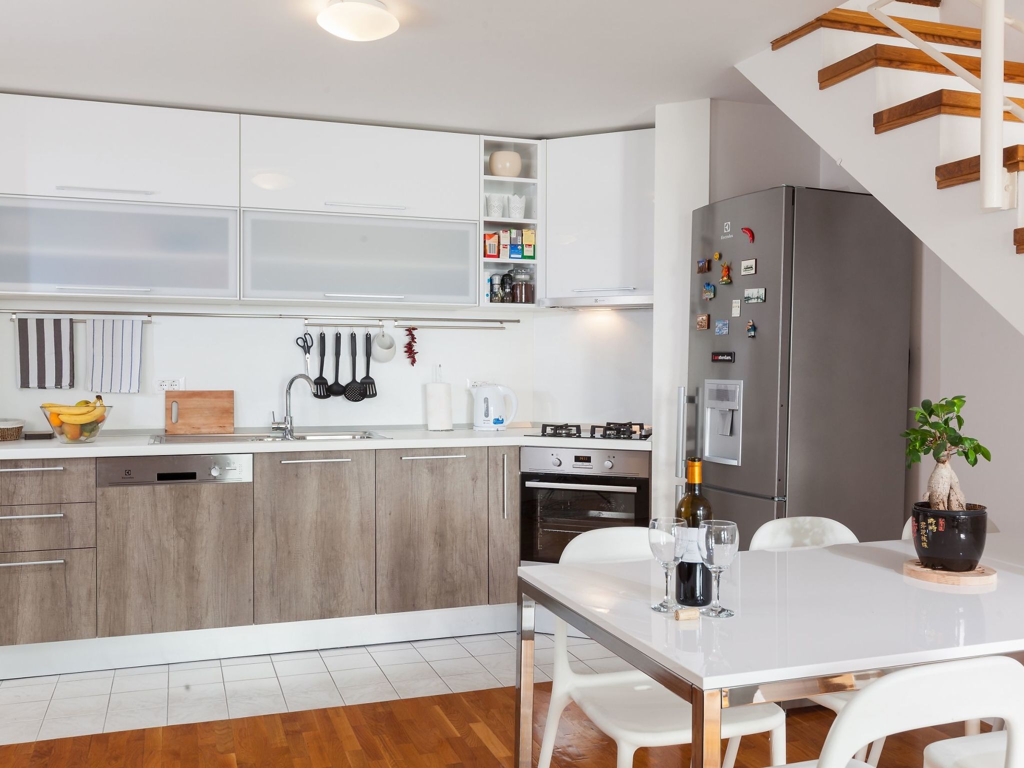 Wohnung mit Blick auf das Wasser-Drinnen