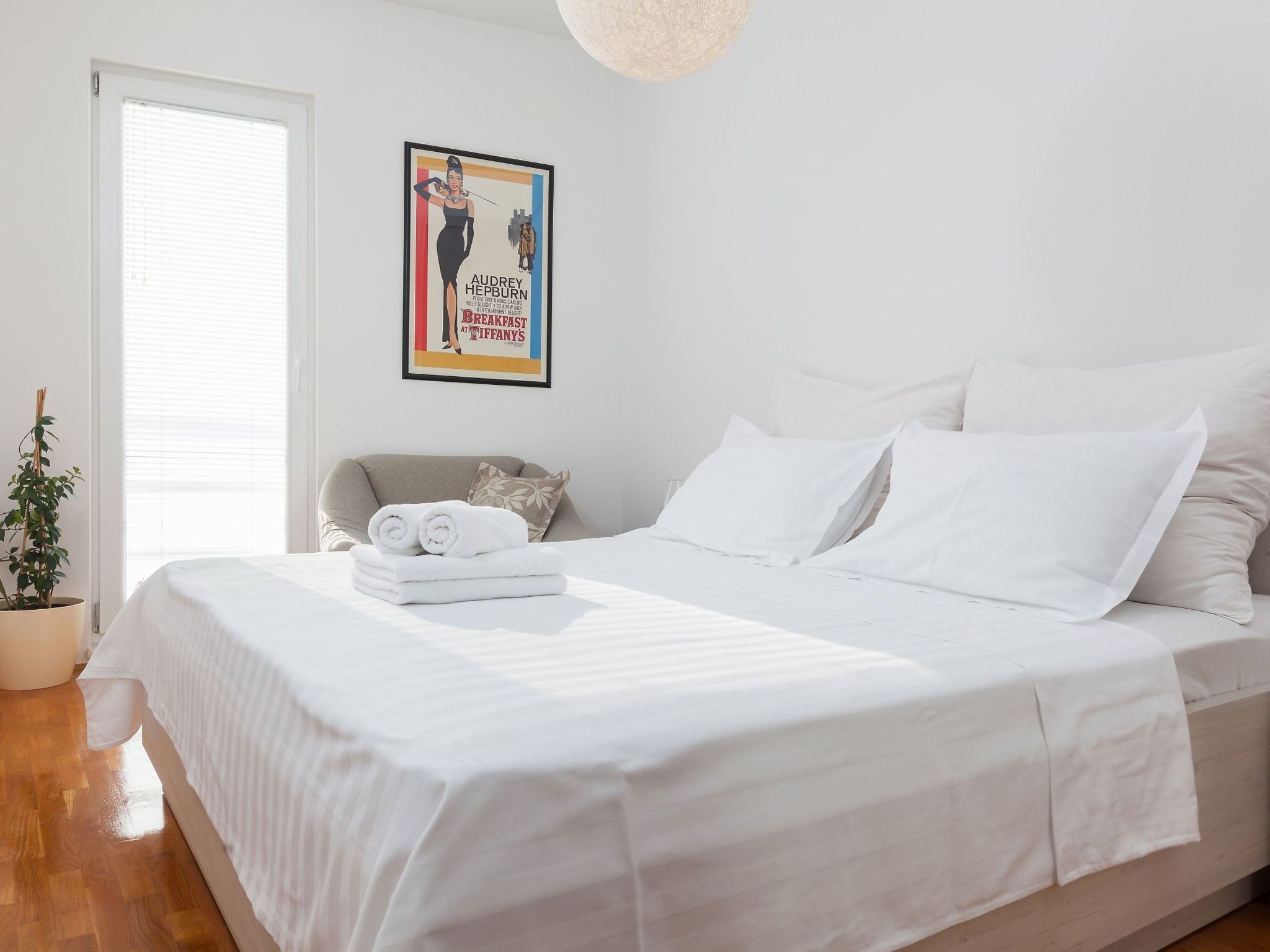 Wohnung mit Blick auf das Wasser-Image-tags.info