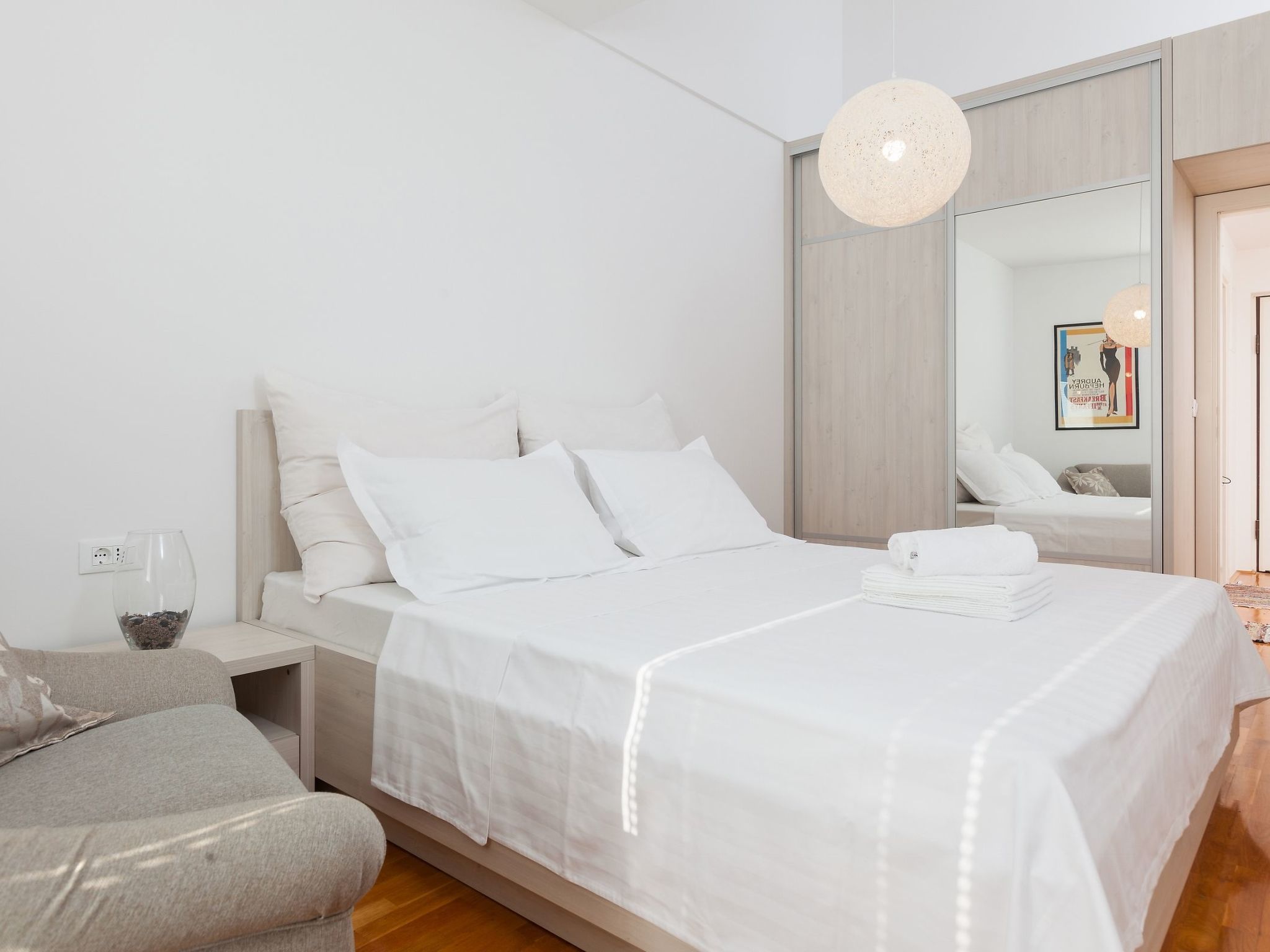 Wohnung mit Blick auf das Wasser-Image-tags.info