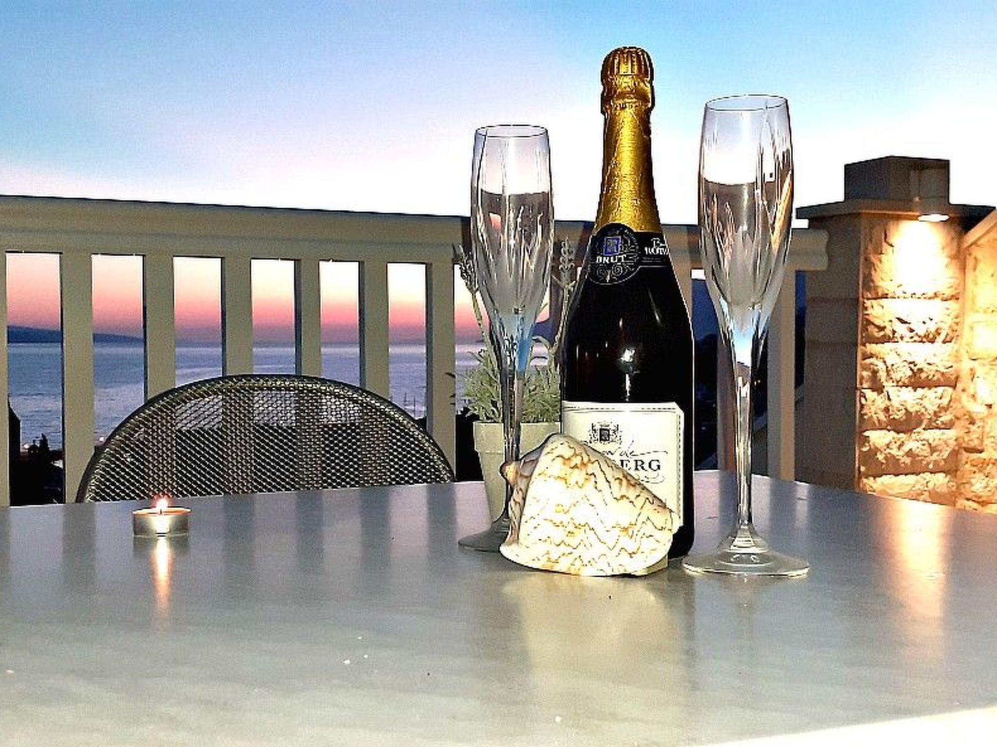 Schöne Ferienwohnung in Baska Voda mit Terrasse