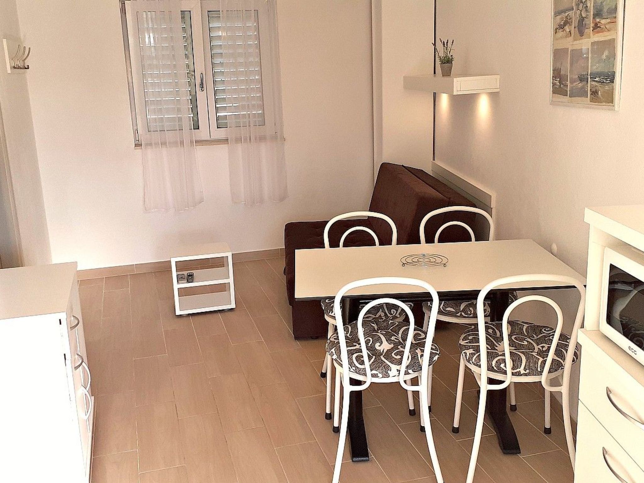 Wohnung mit Balkon und Meerblick in Strandnähe-Binnen