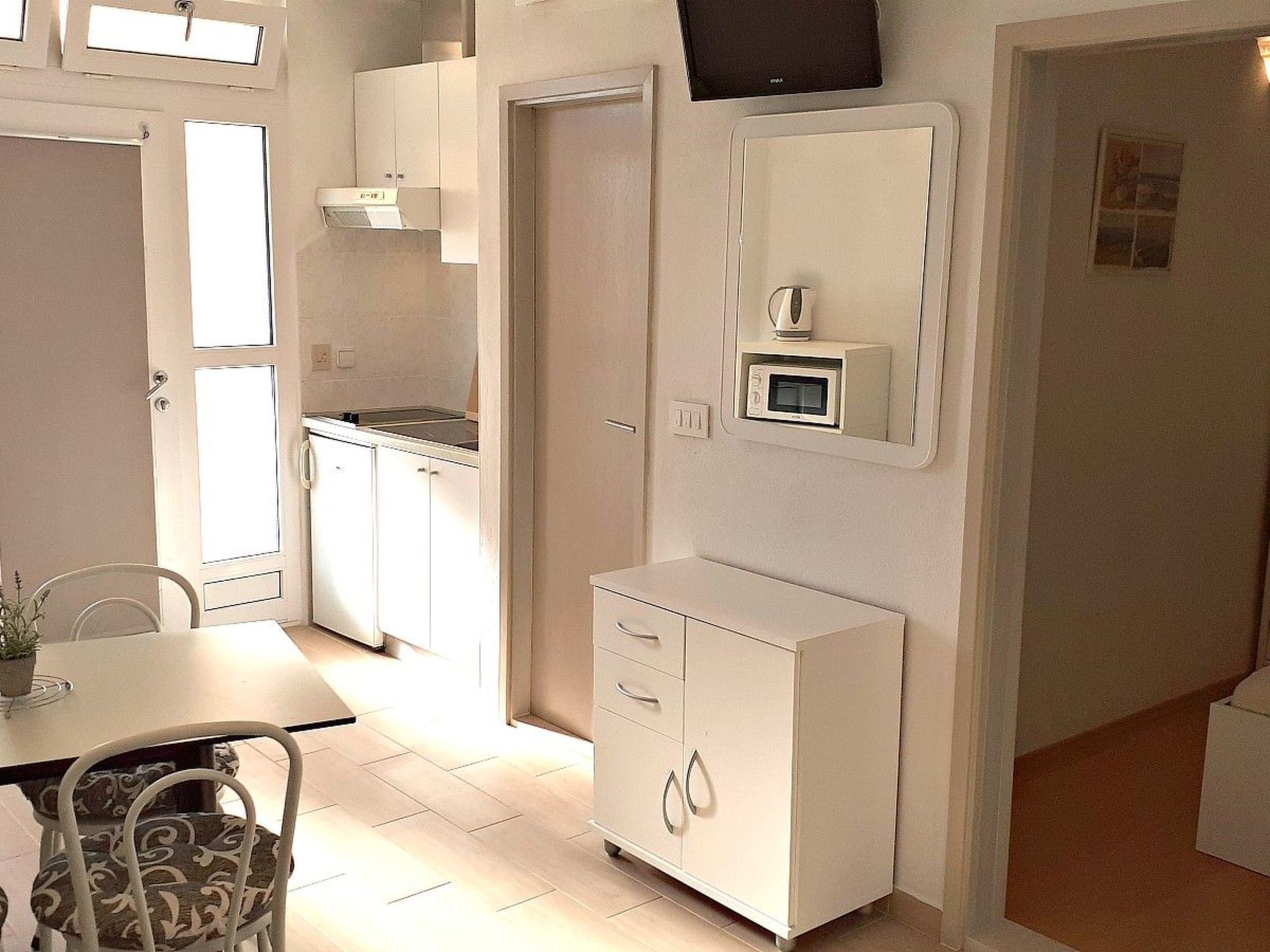 Wohnung mit Balkon und Meerblick in Strandnähe-Binnen