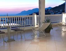 Vrijstaand vakantiehuis met panoramisch uitzicht op zee en bergen in Baška Voda - thumbnail 1