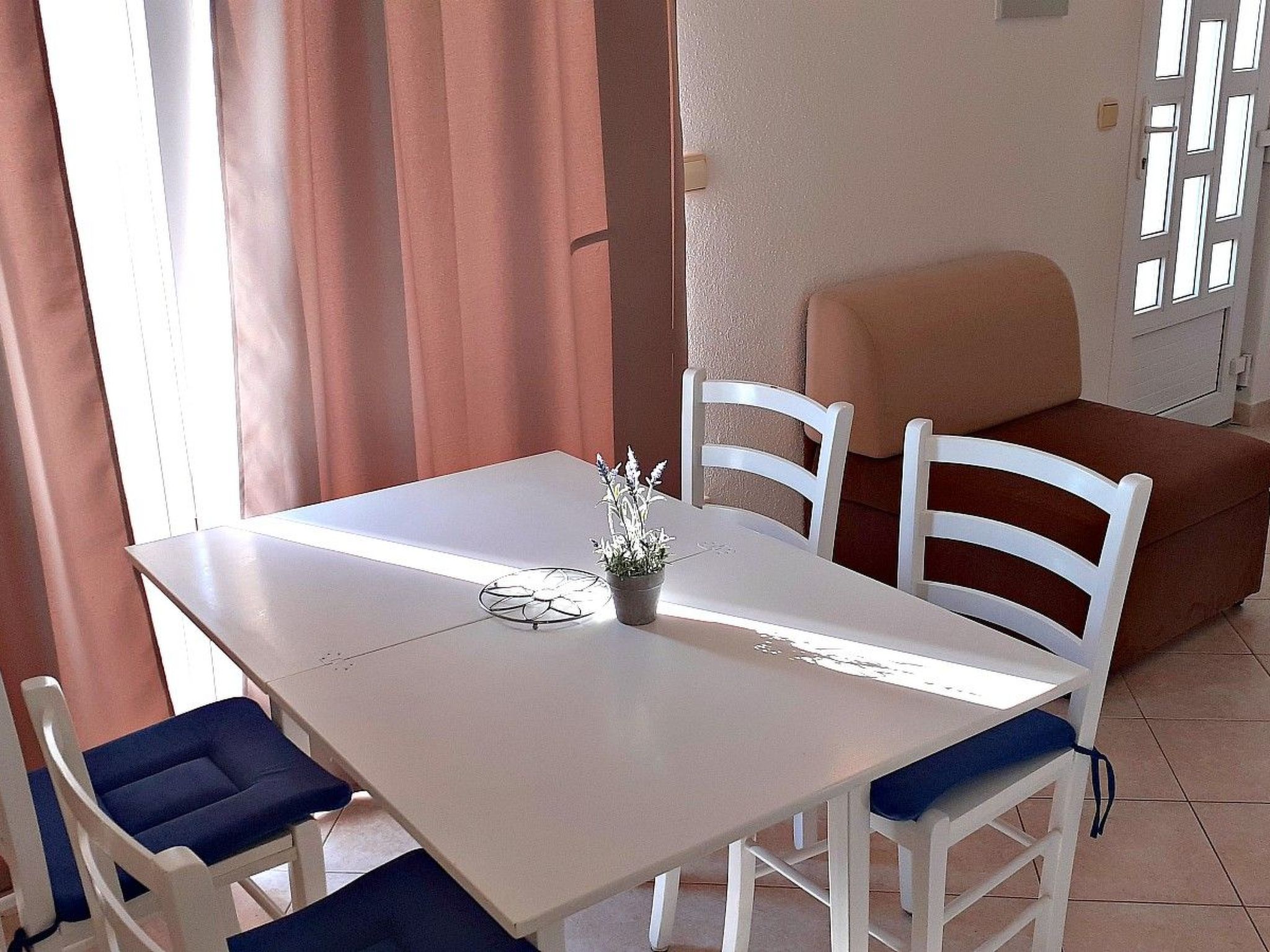 Mit Terrasse und herrlichem Ausblick-Binnen